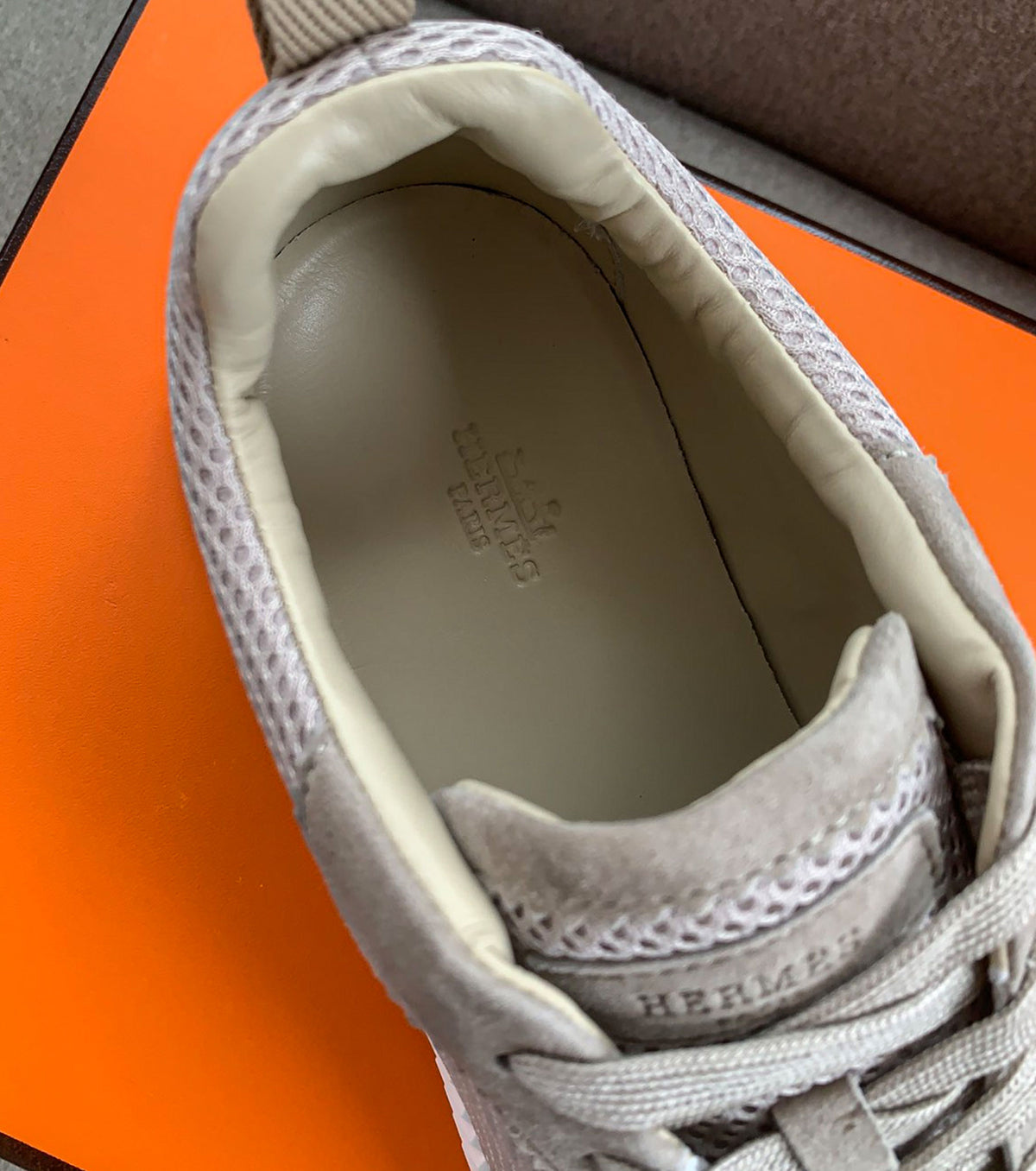 Bouncing sneaker