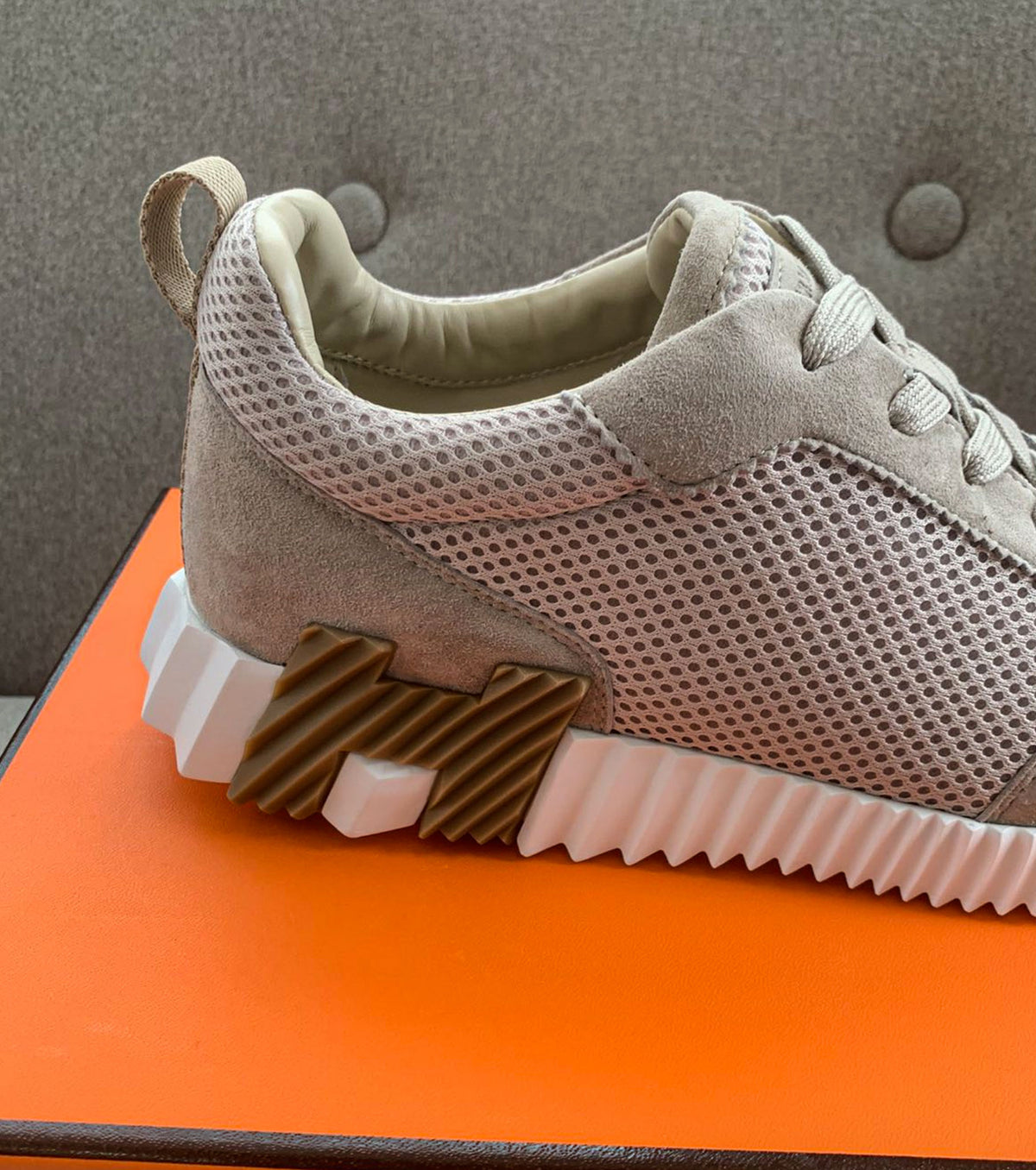 Bouncing sneaker
