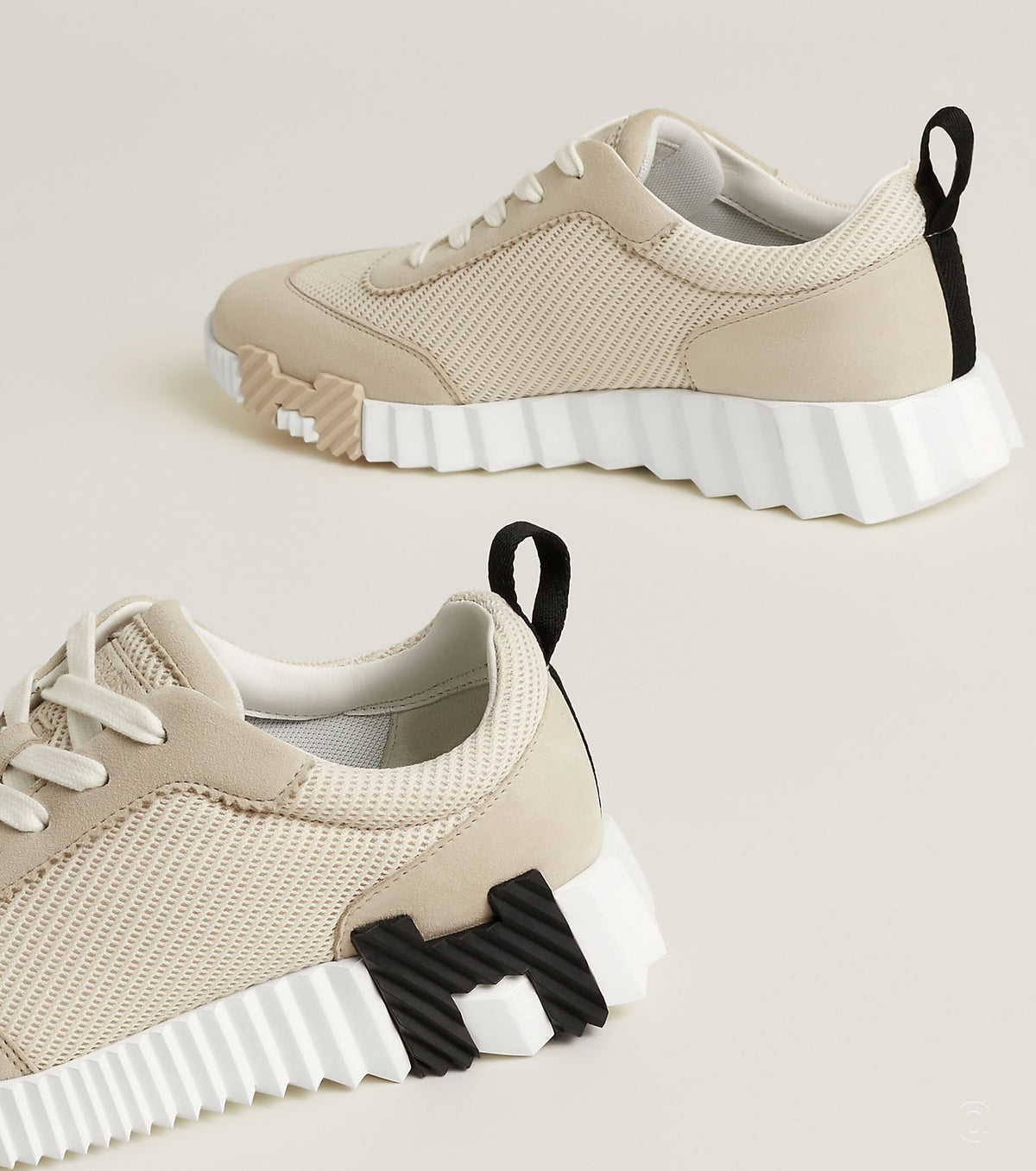 Bouncing sneaker