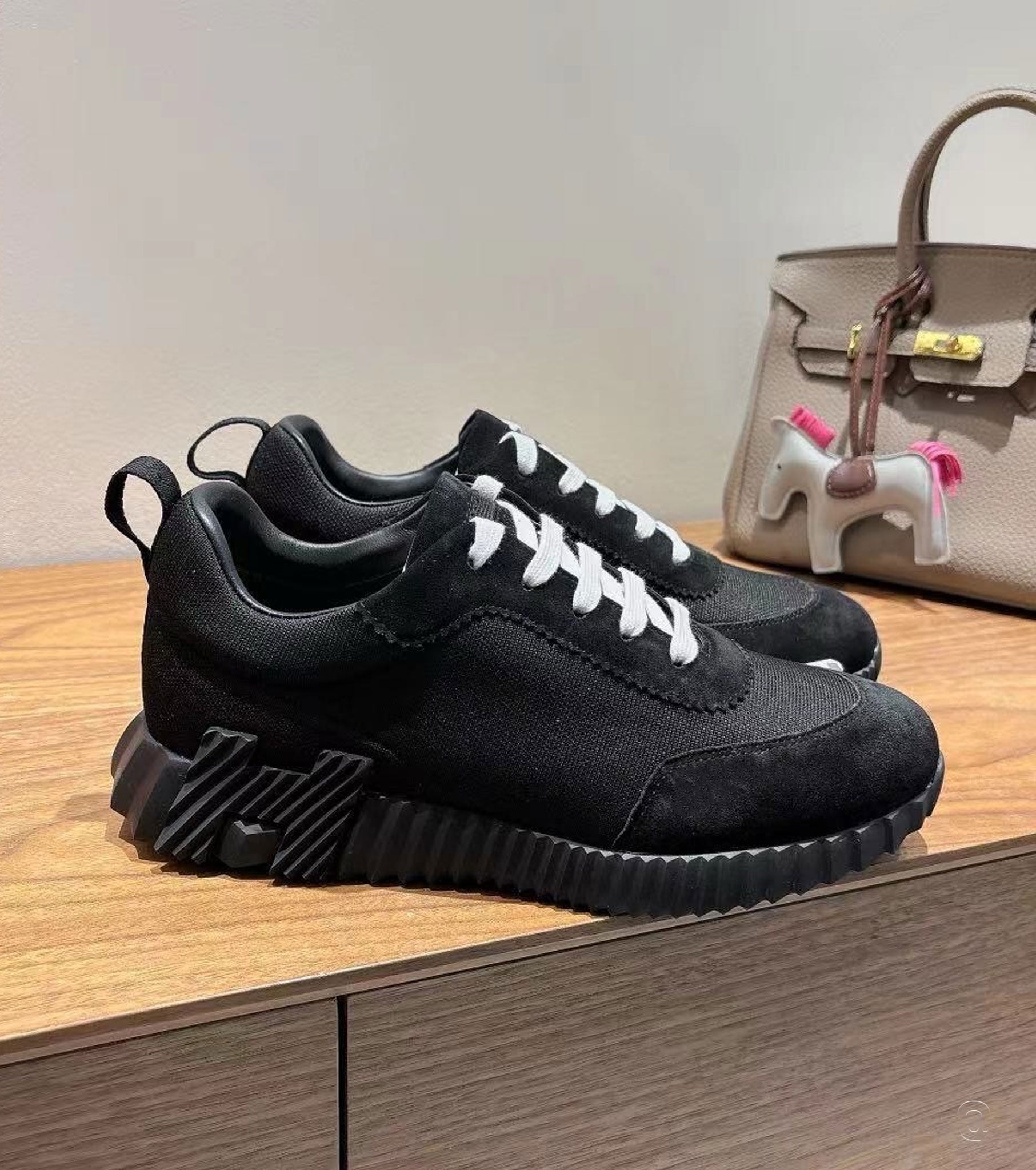 Bouncing sneaker