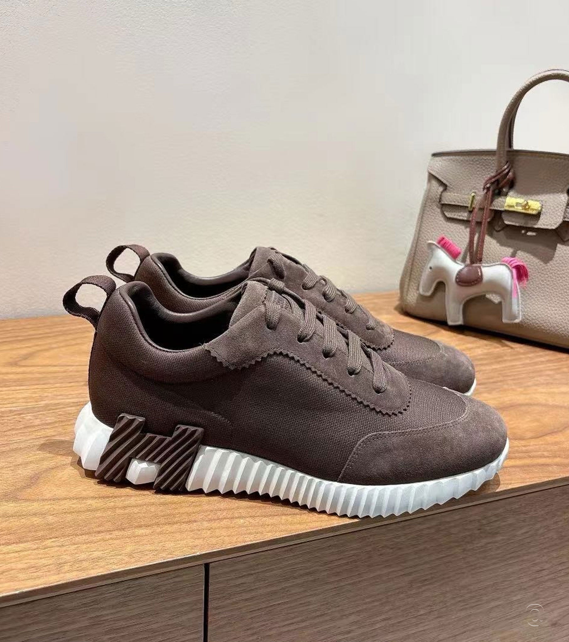 Bouncing sneaker