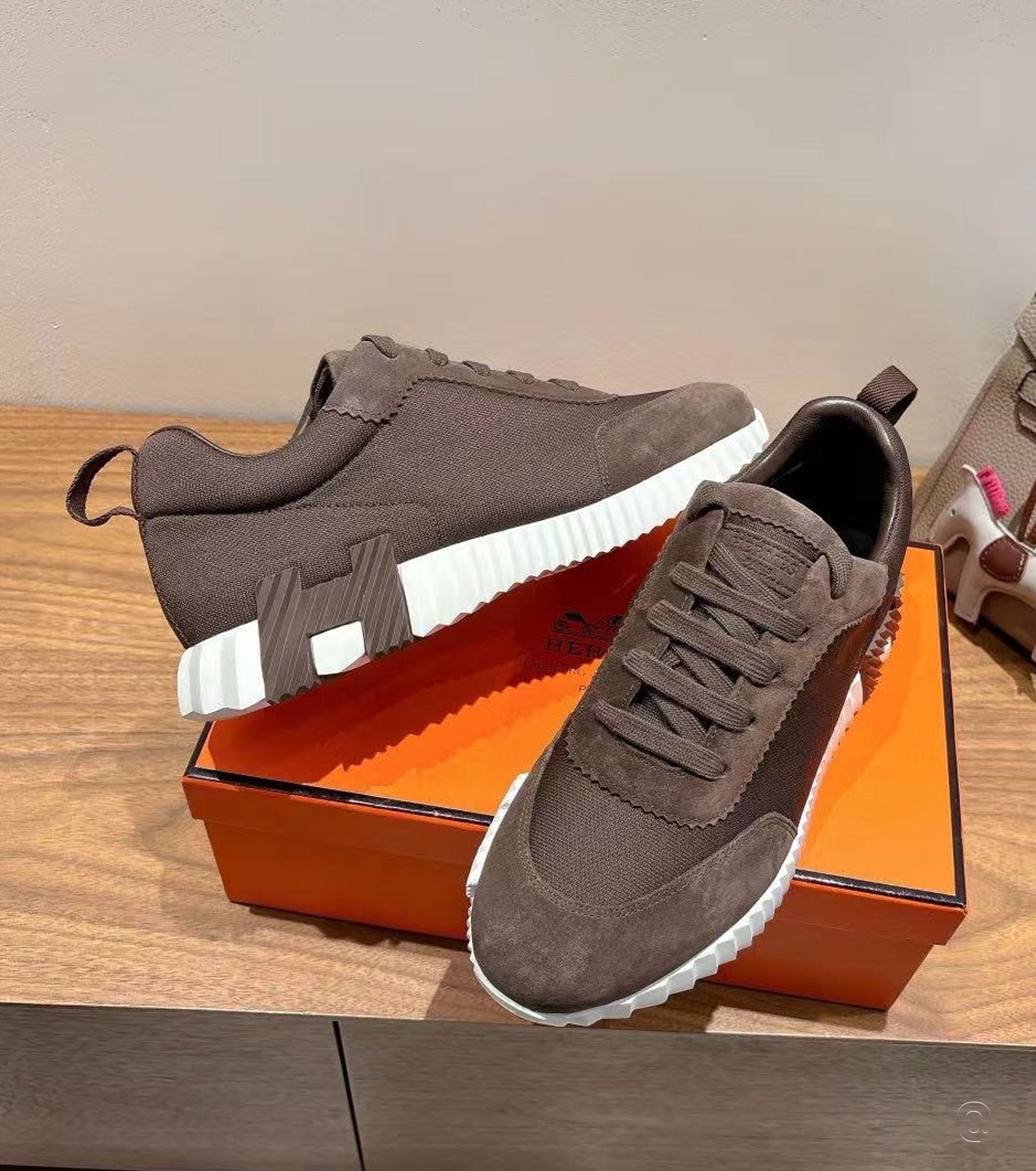 Bouncing sneaker