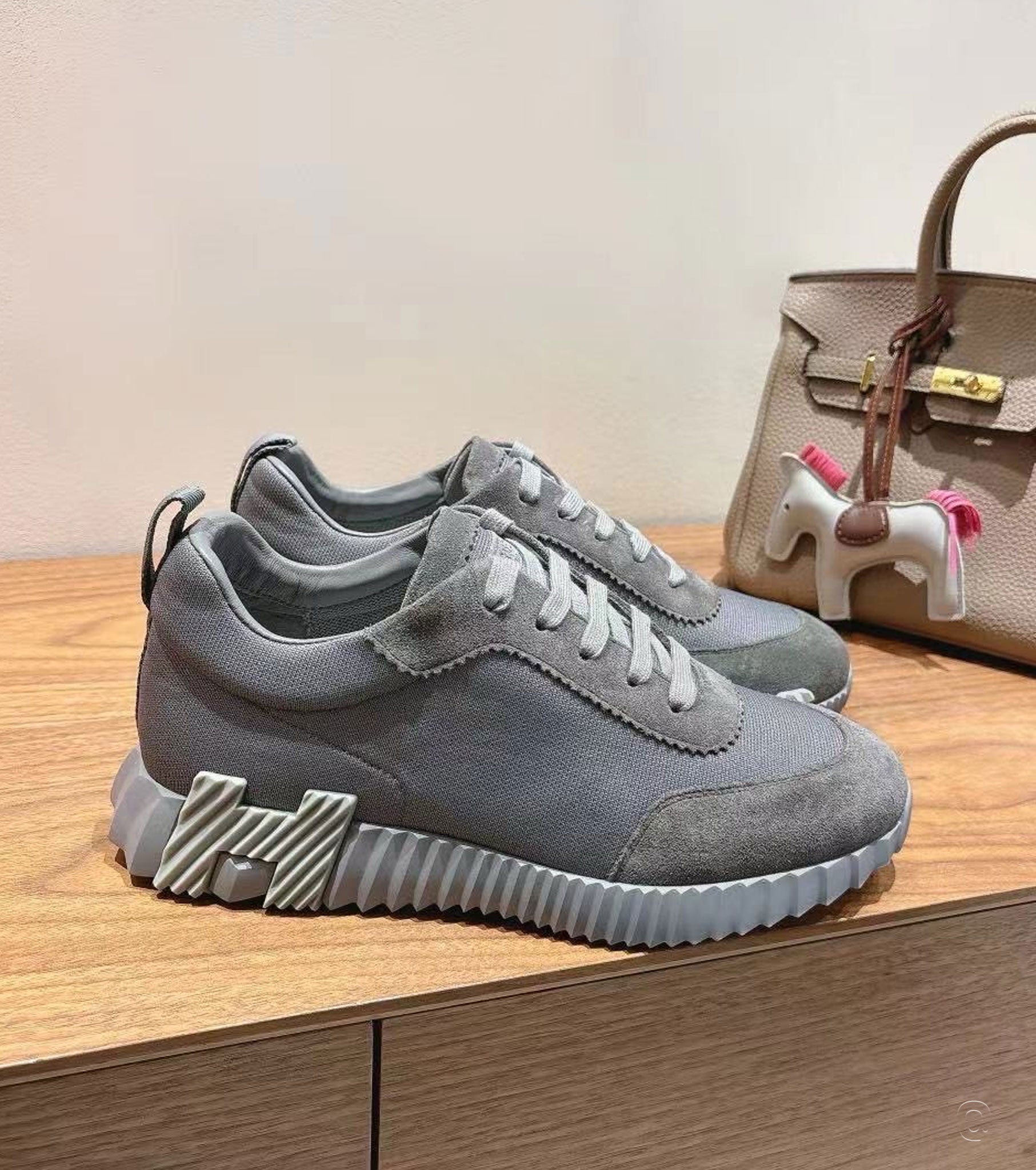 Bouncing sneaker