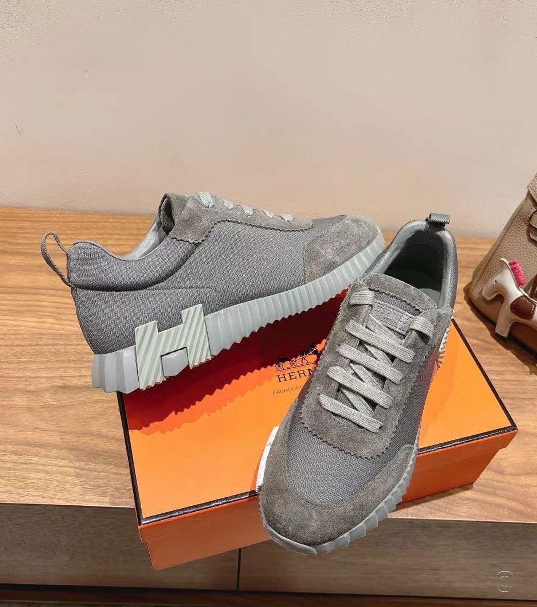 Bouncing sneaker