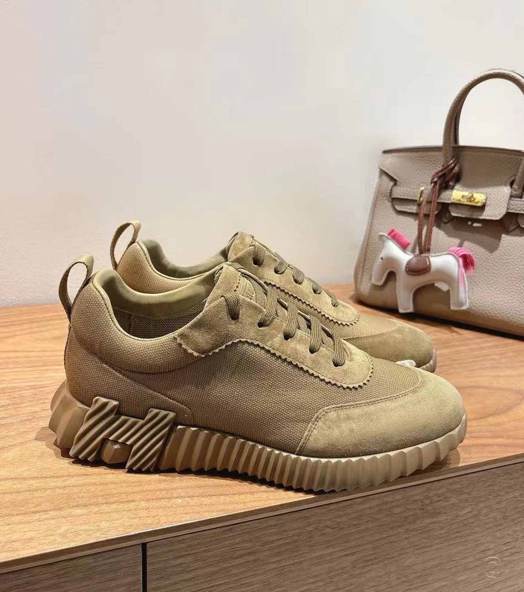 Bouncing sneaker