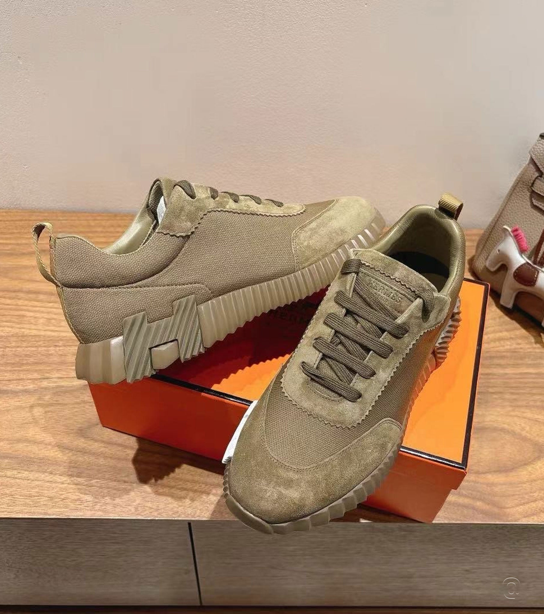 Bouncing sneaker