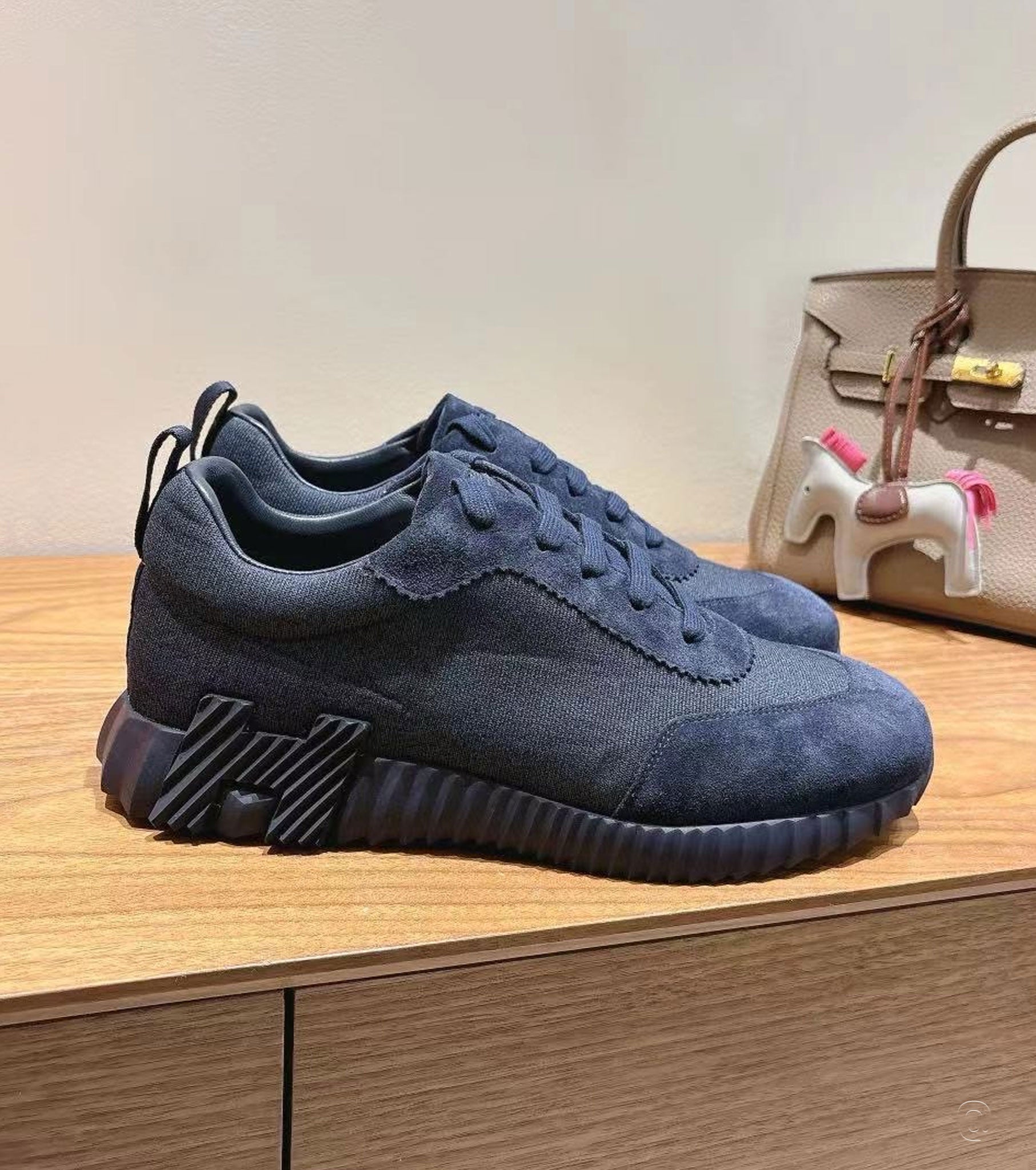 Bouncing sneaker