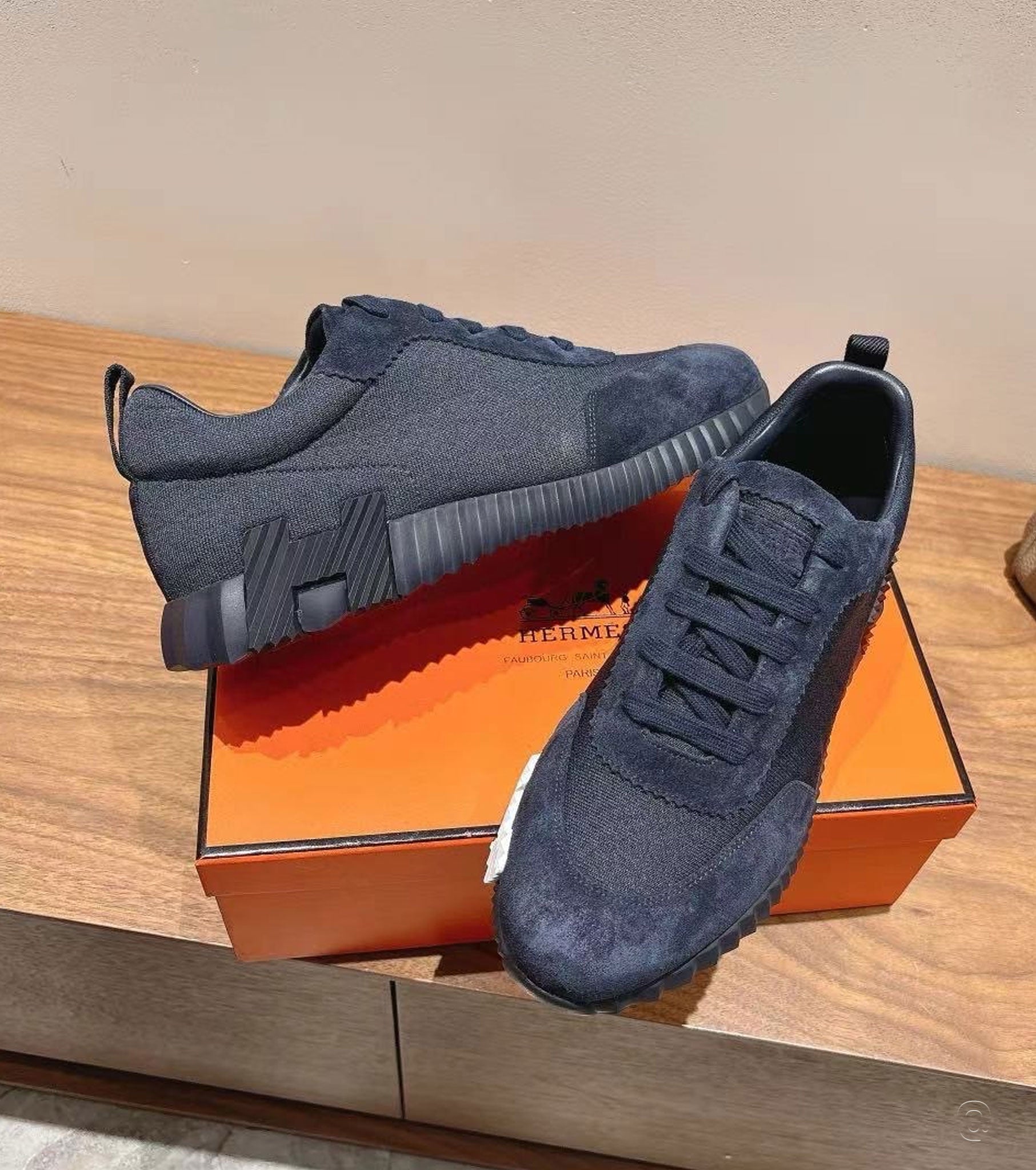 Bouncing sneaker
