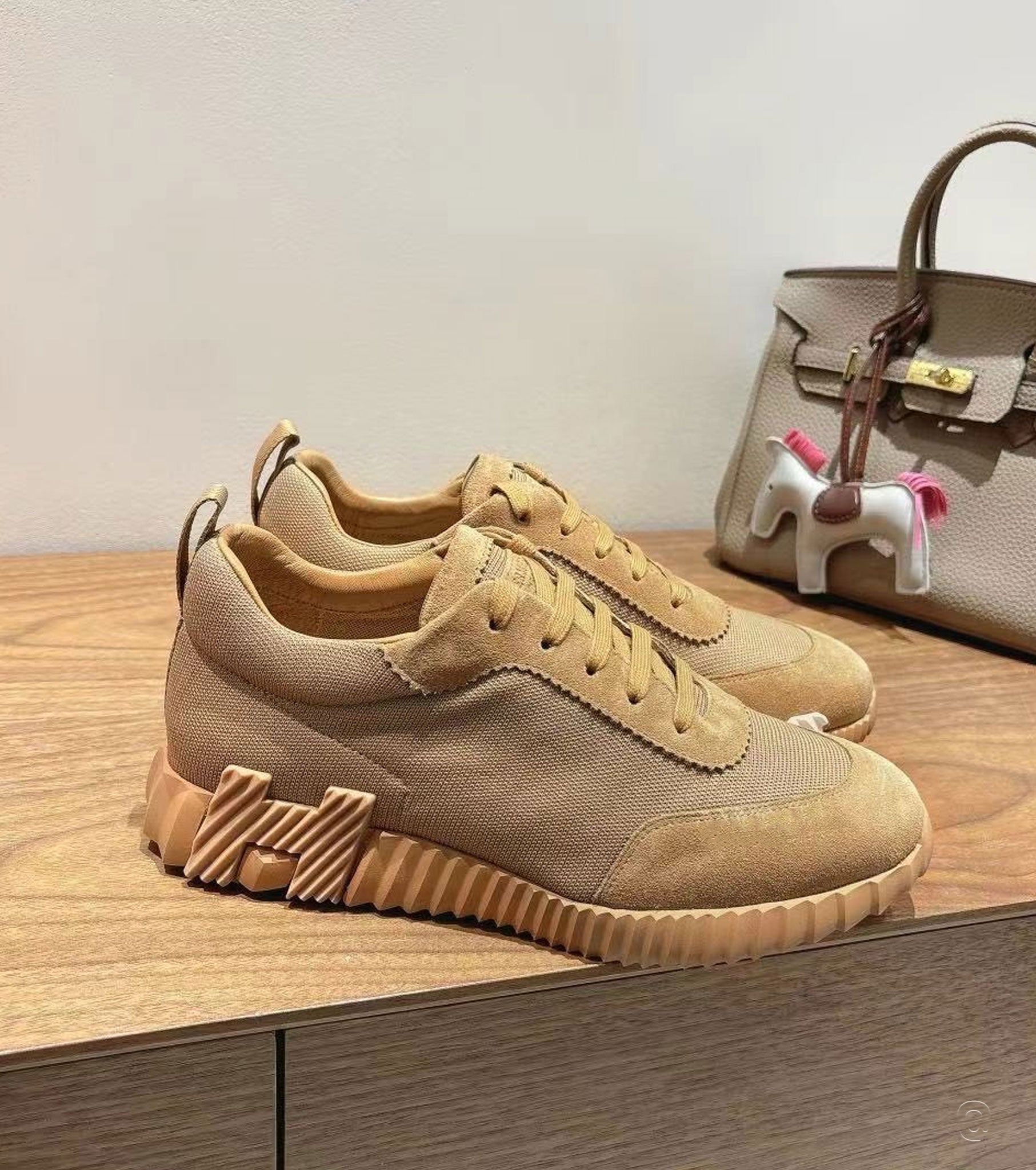 Bouncing sneaker