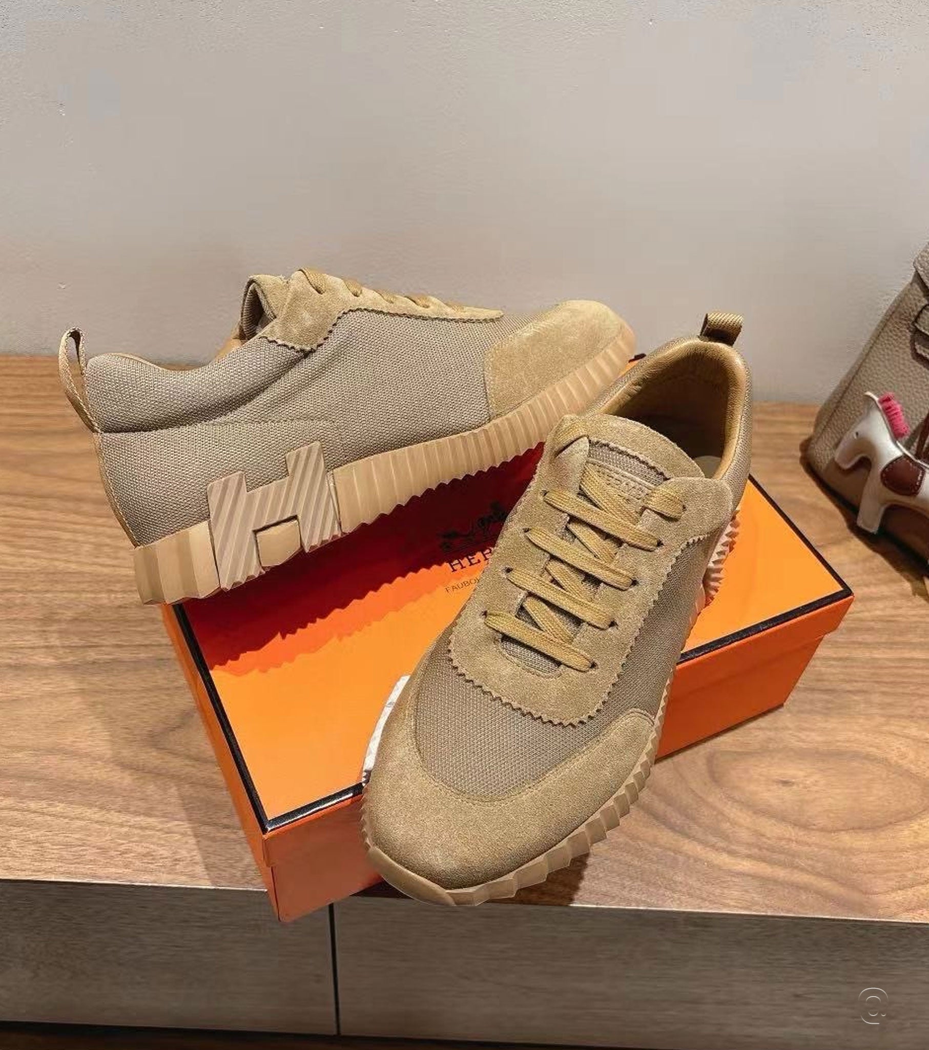 Bouncing sneaker