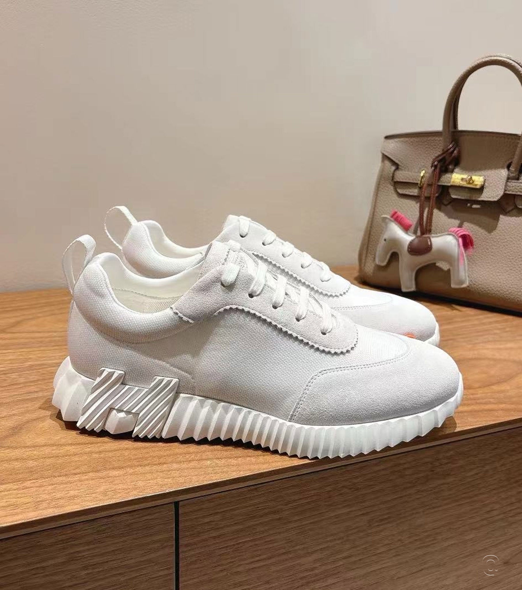 Bouncing sneaker