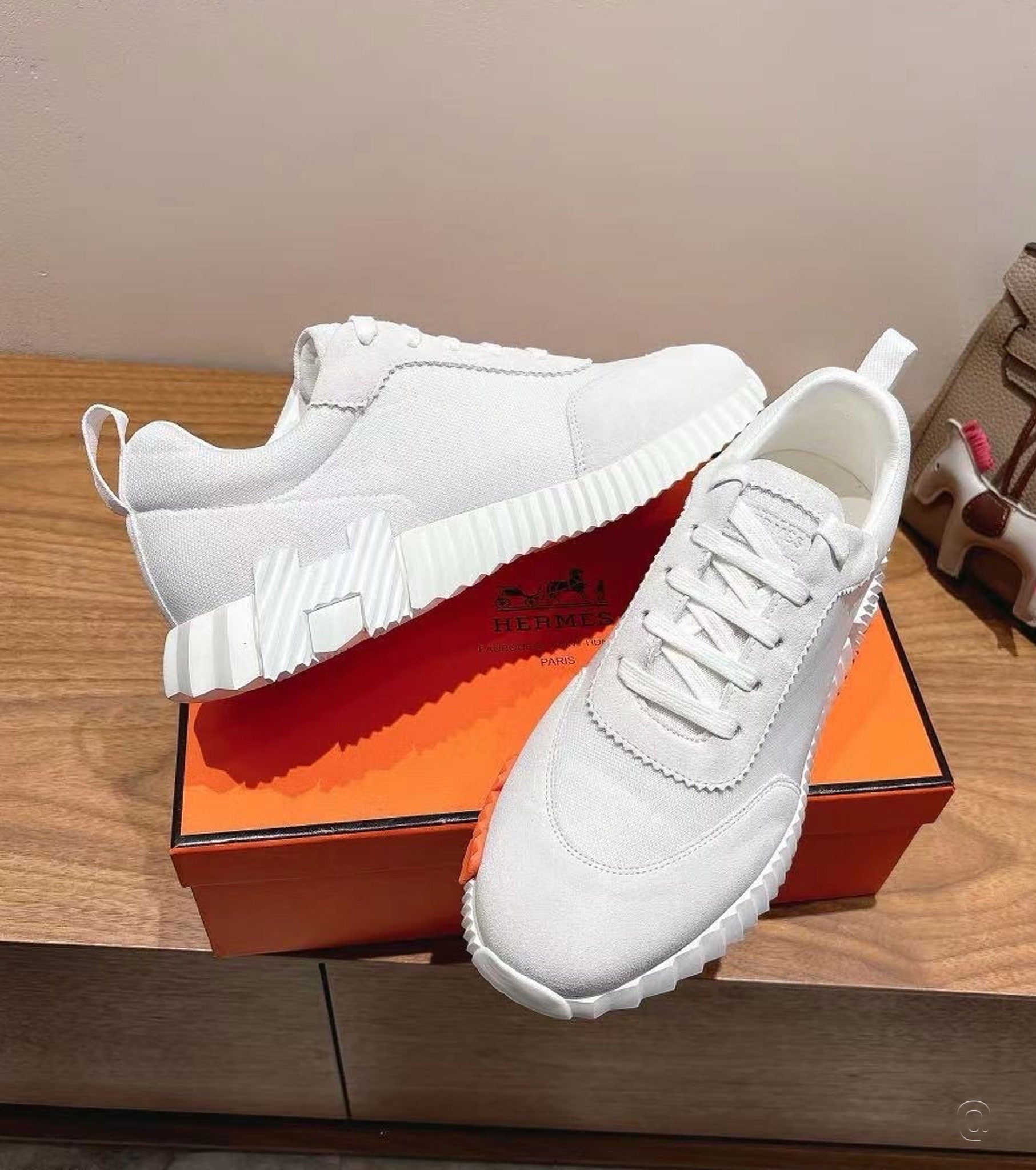 Bouncing sneaker