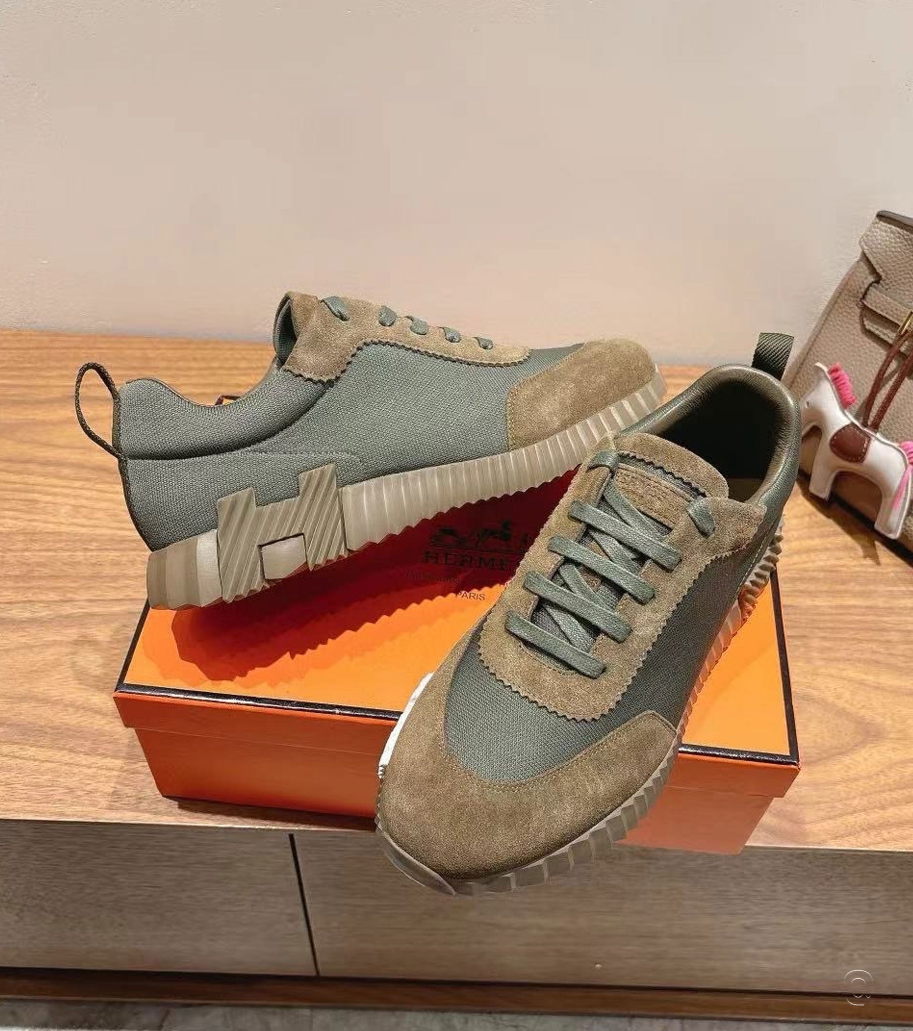Bouncing sneaker