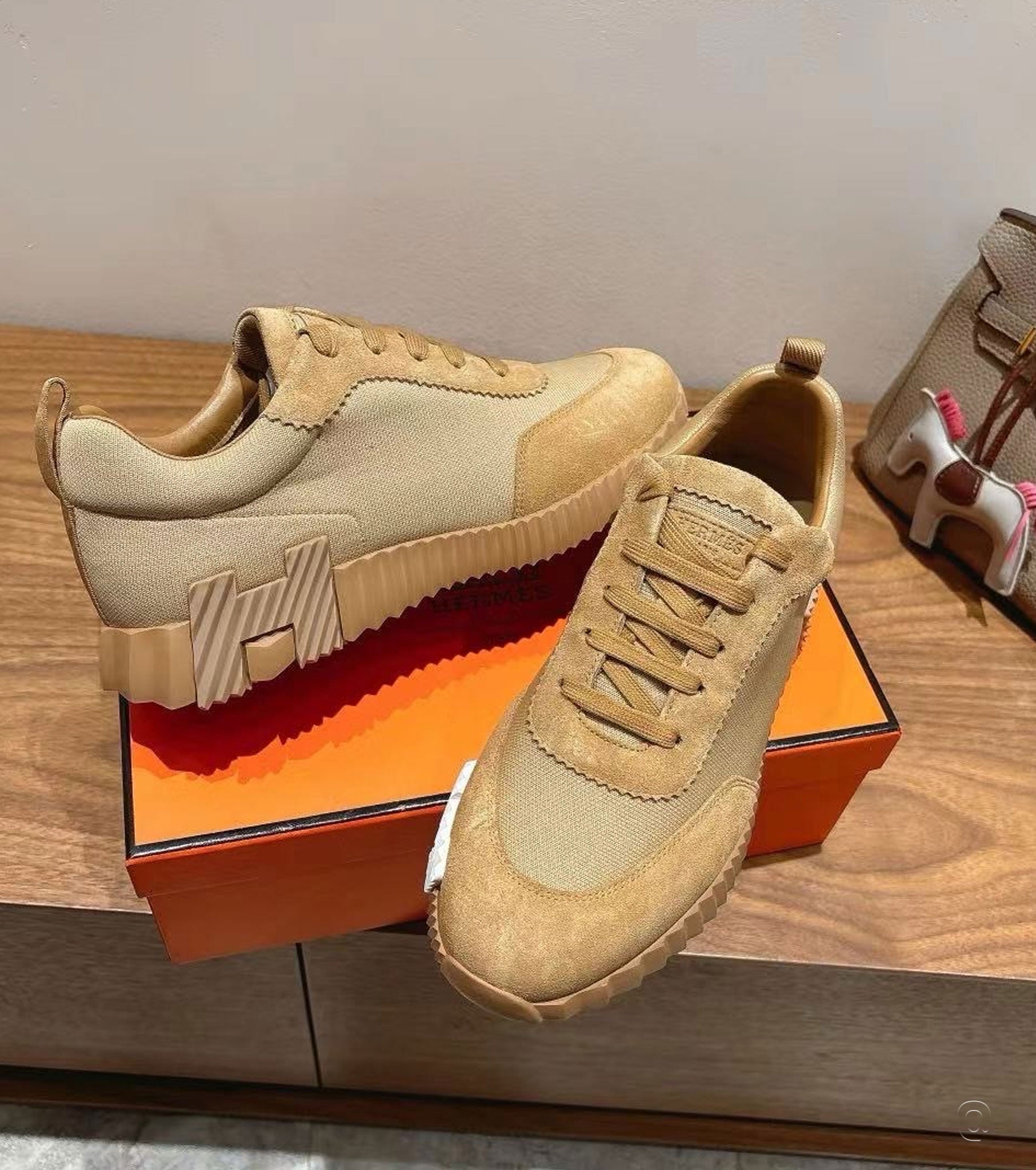 Bouncing sneaker
