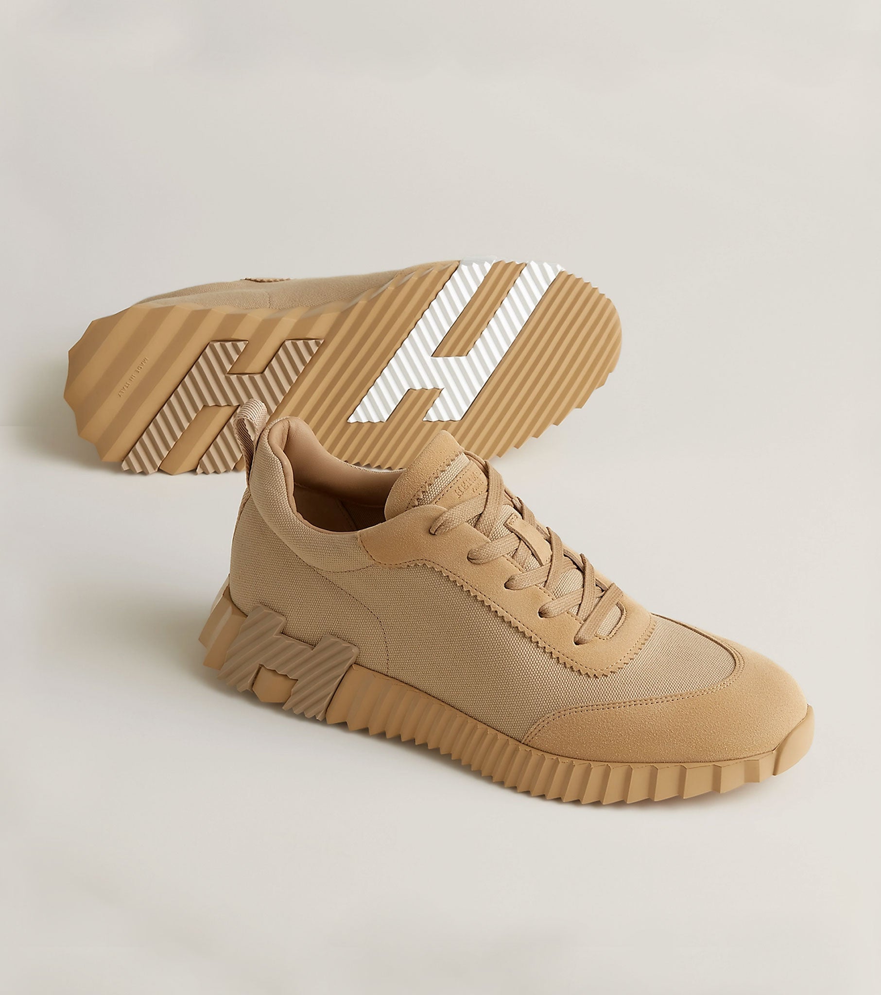 Bouncing sneaker