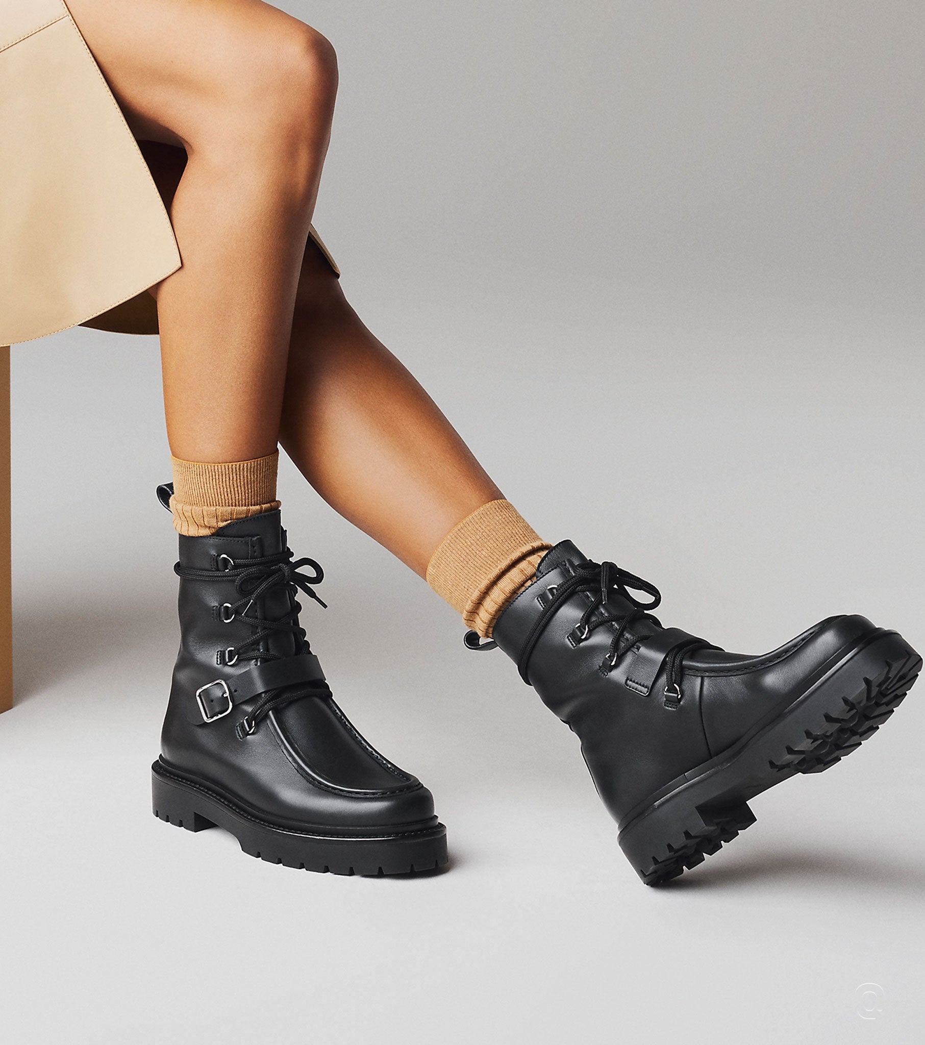 Land ankle boot