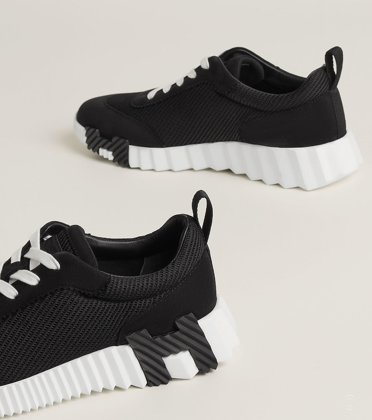 Bouncing sneaker