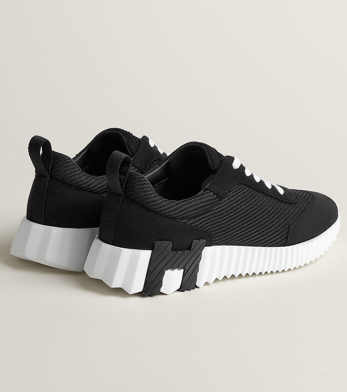 Bouncing sneaker