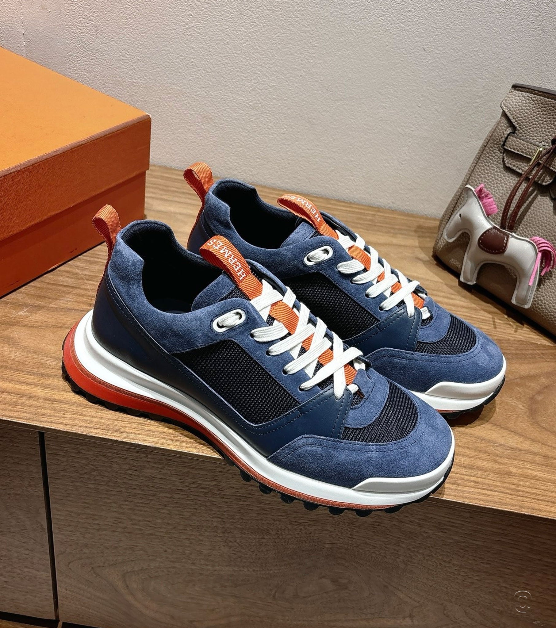 Leader sneaker