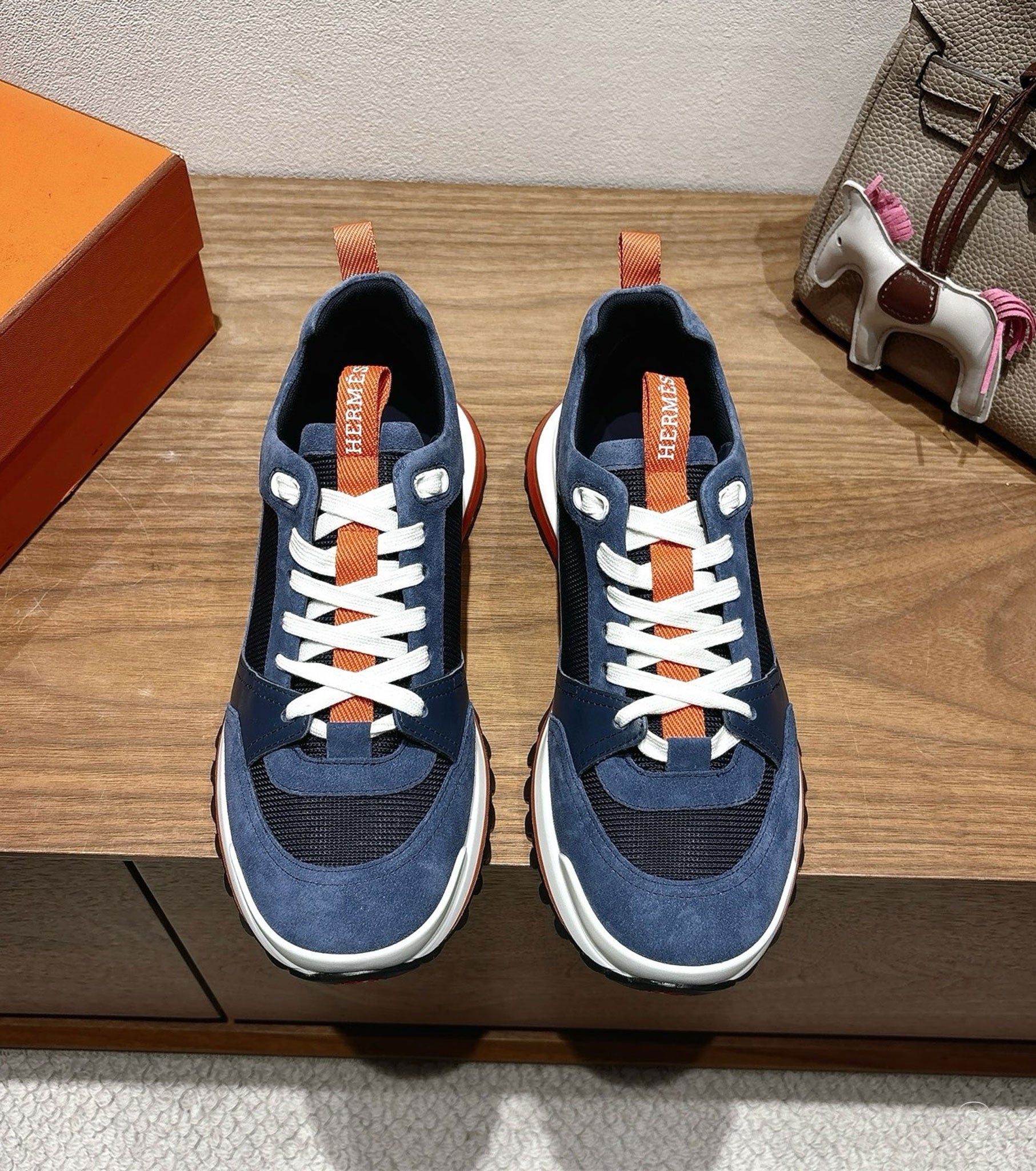 Leader sneaker
