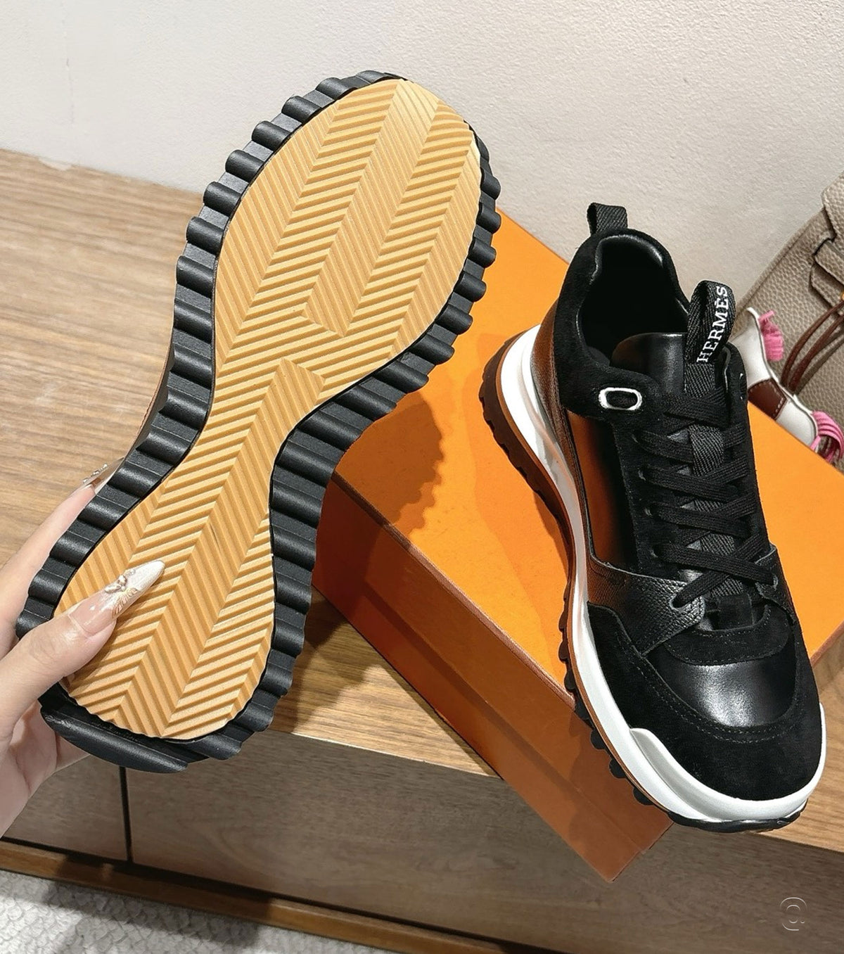 Leader sneaker