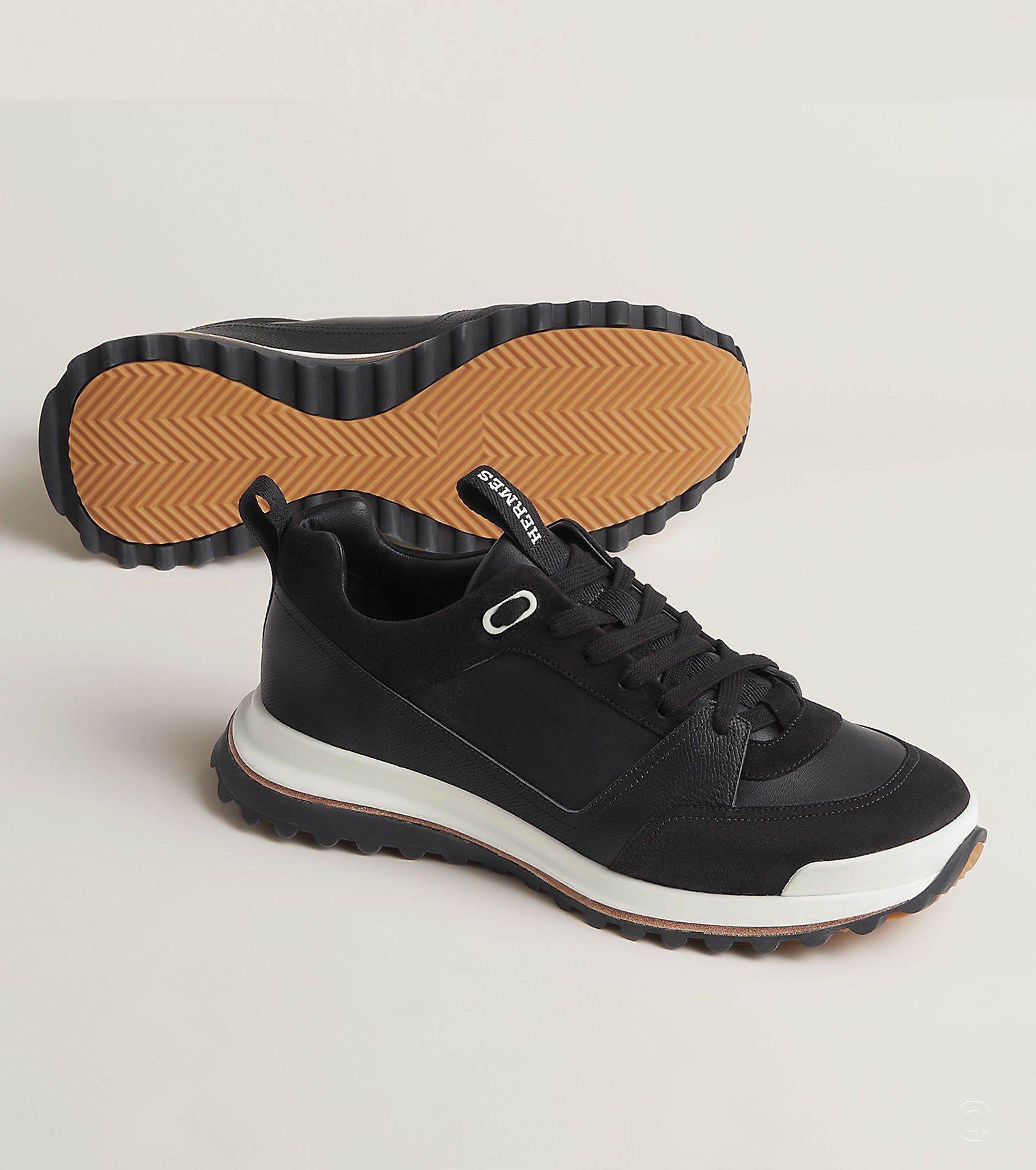 Leader sneaker