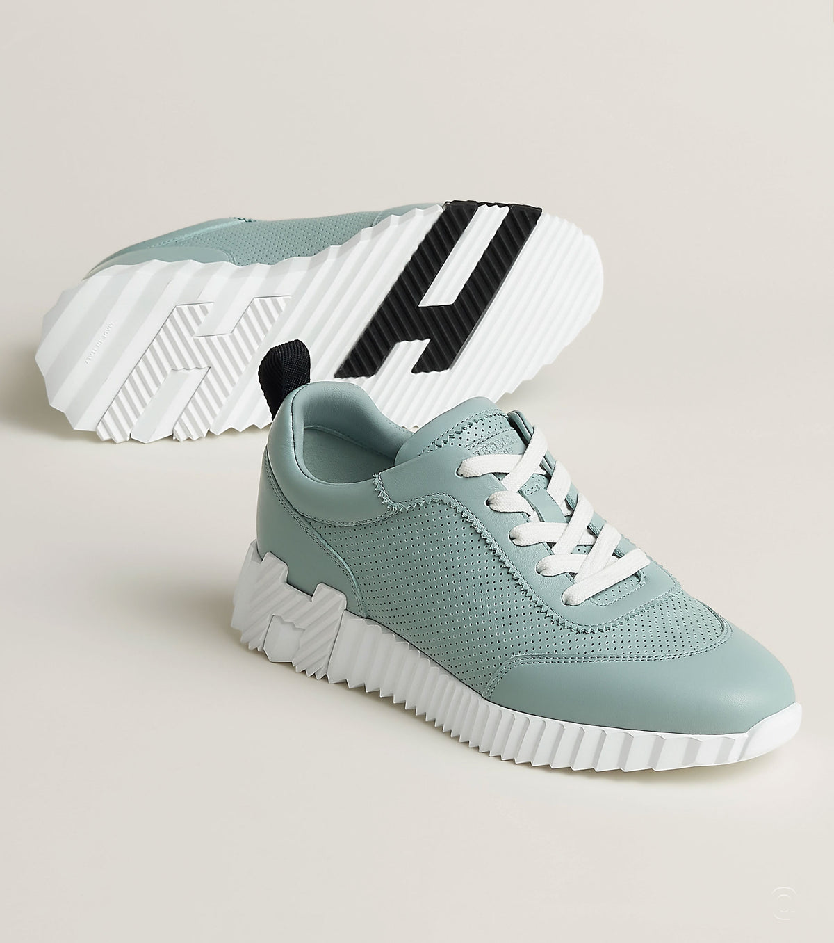 Bouncing sneaker