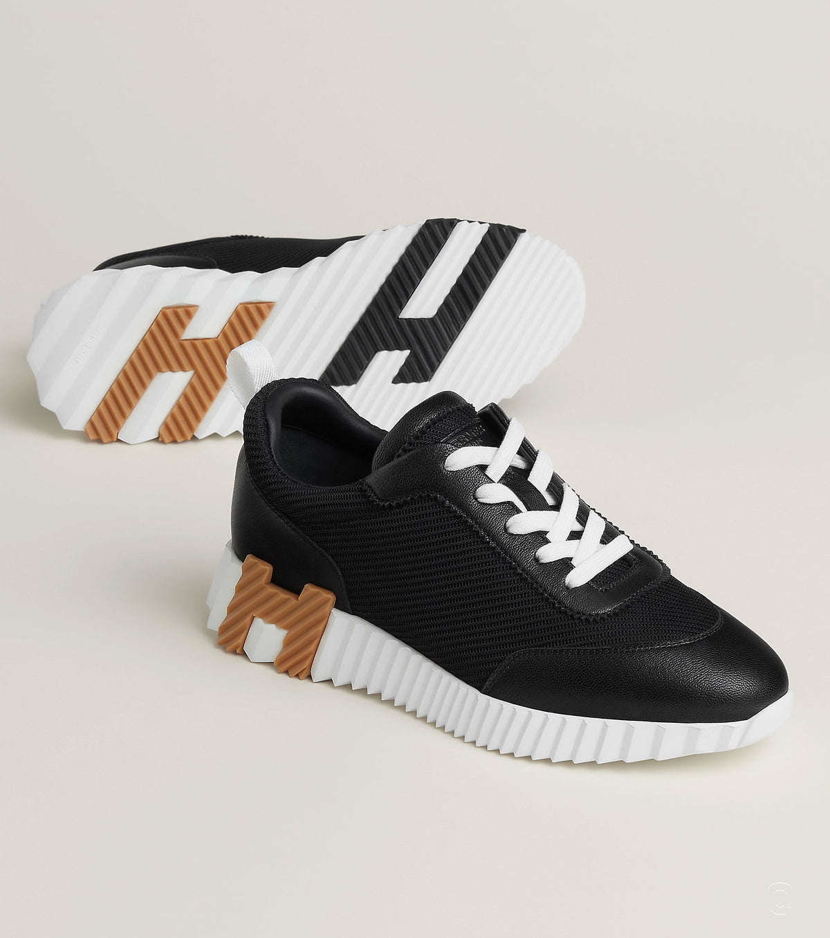 Bouncing sneaker