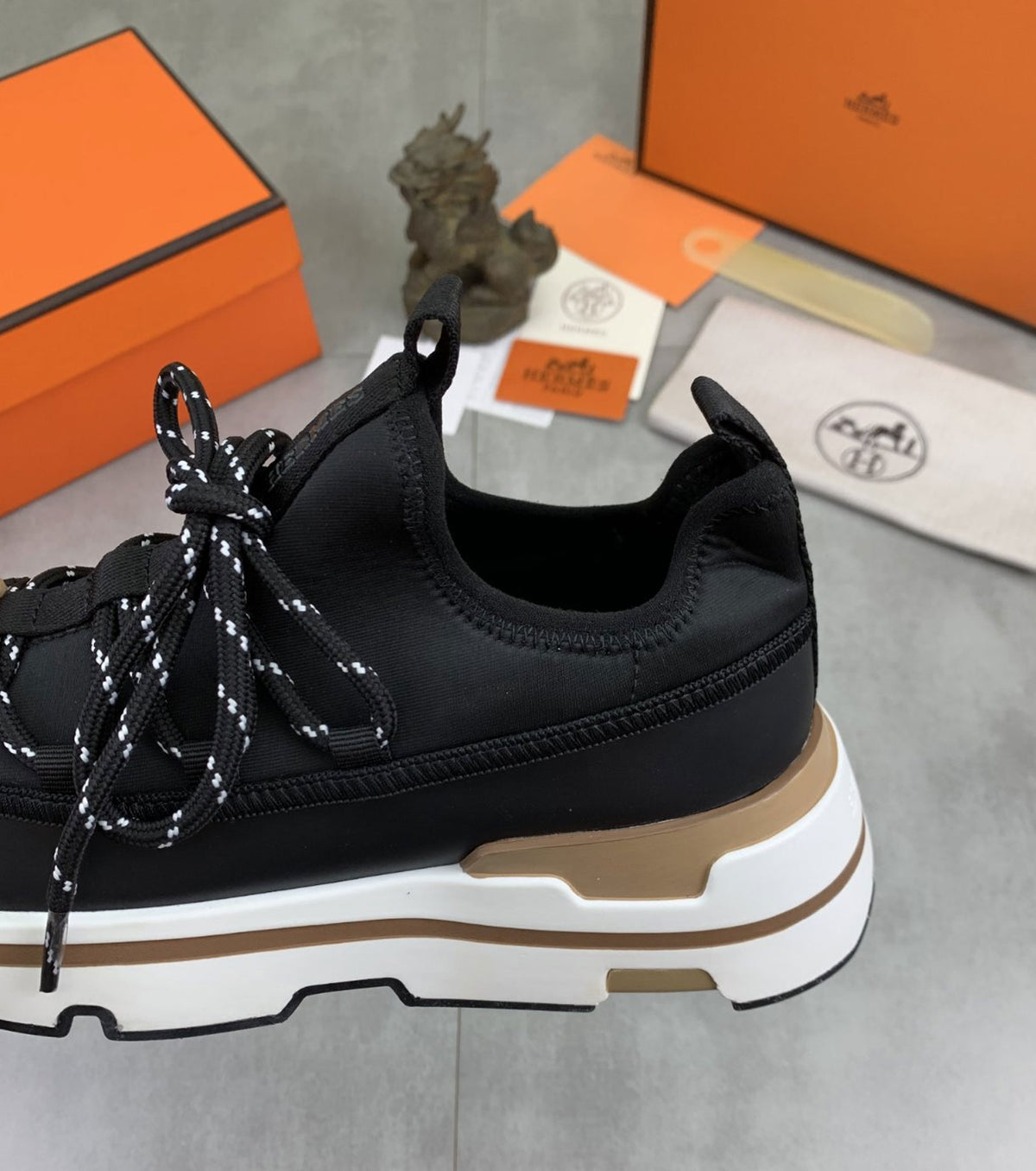 Moove sneakers