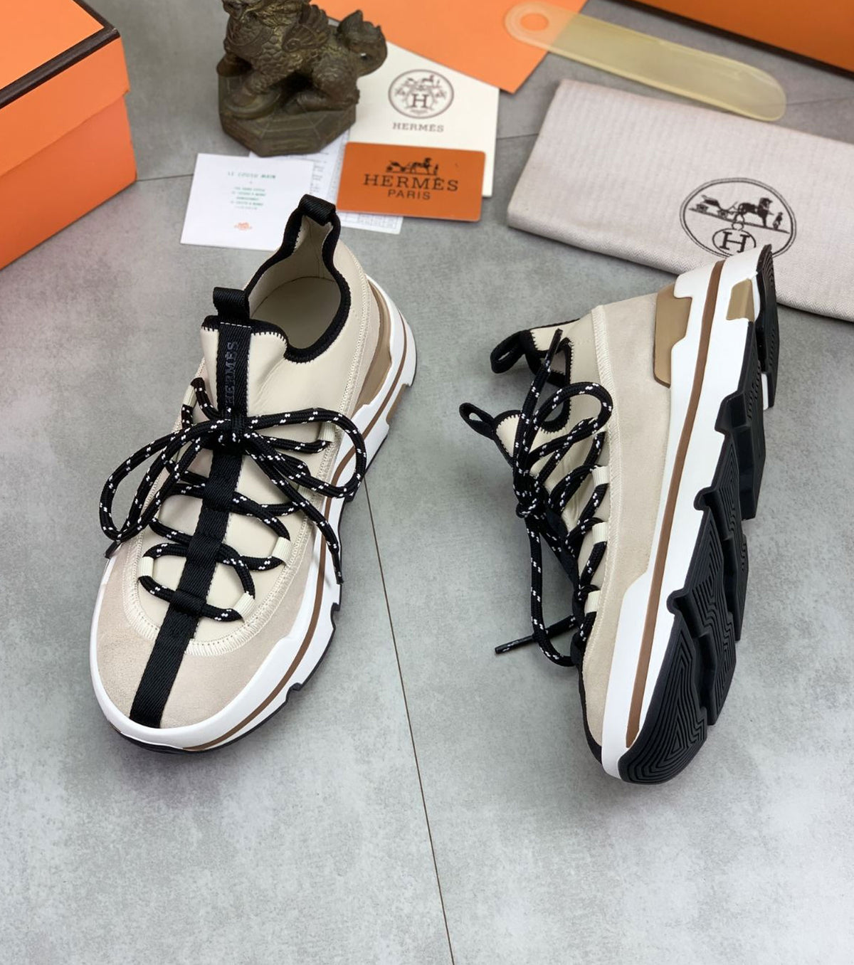 Moove sneakers