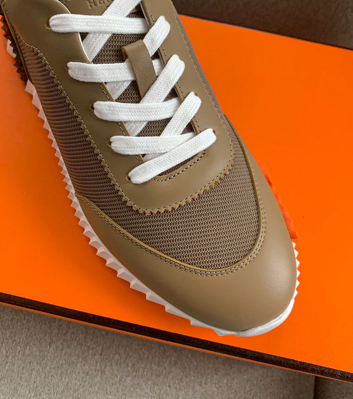 Bouncing sneaker