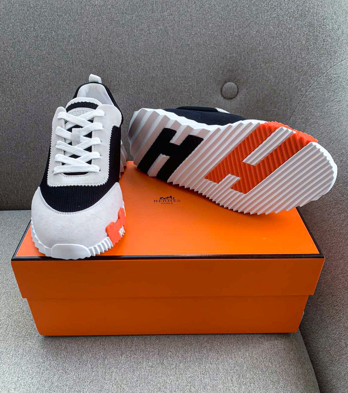 Bouncing sneaker