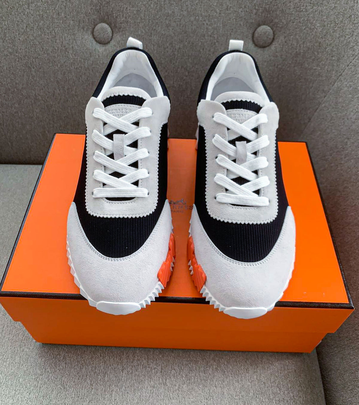 Bouncing sneaker
