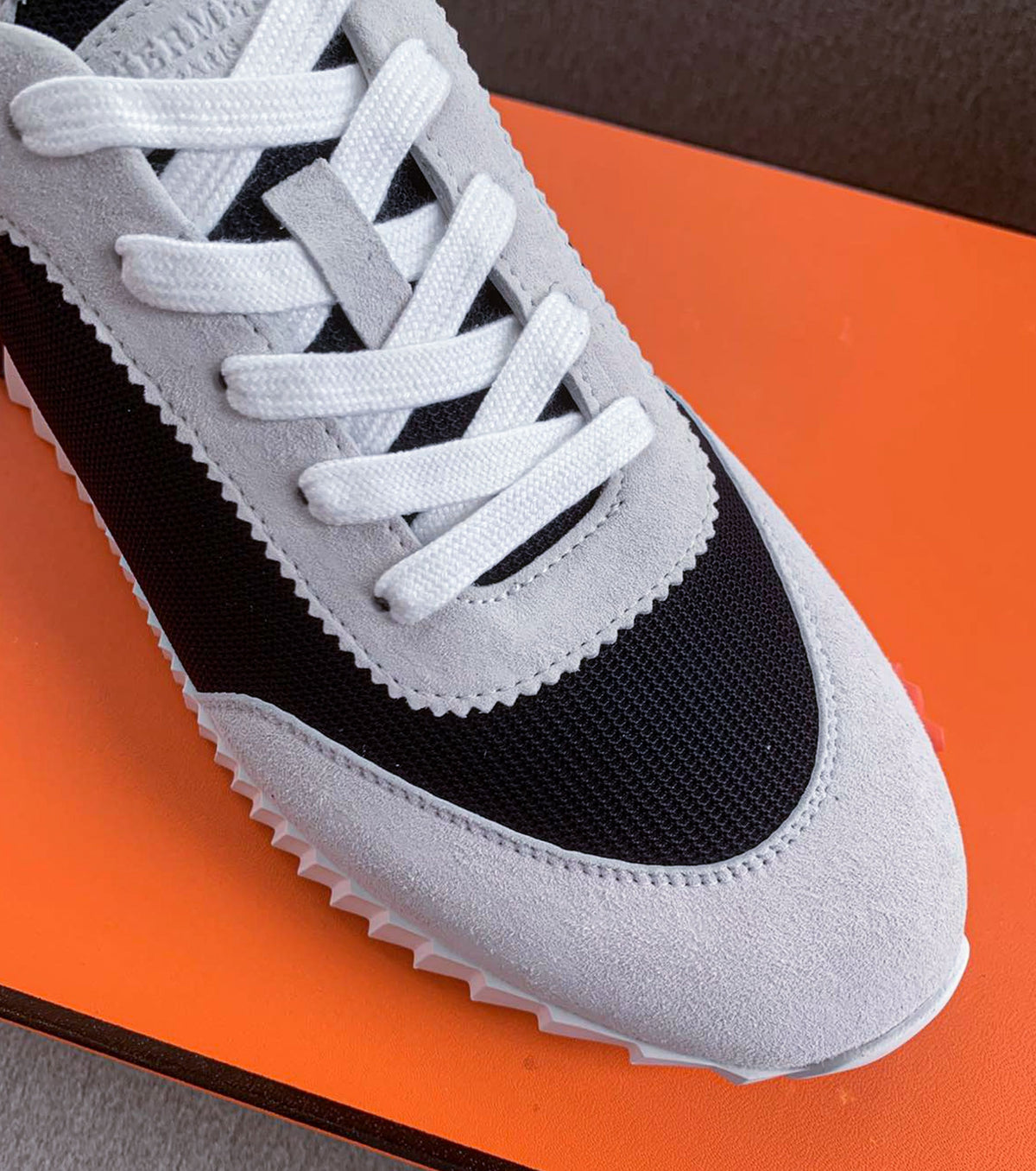 Bouncing sneaker