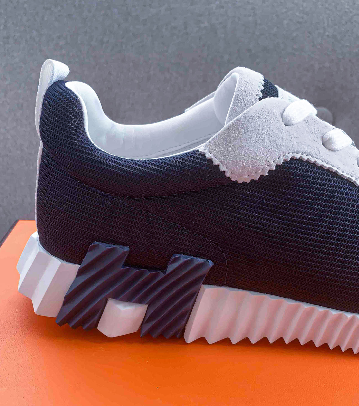 Bouncing sneaker