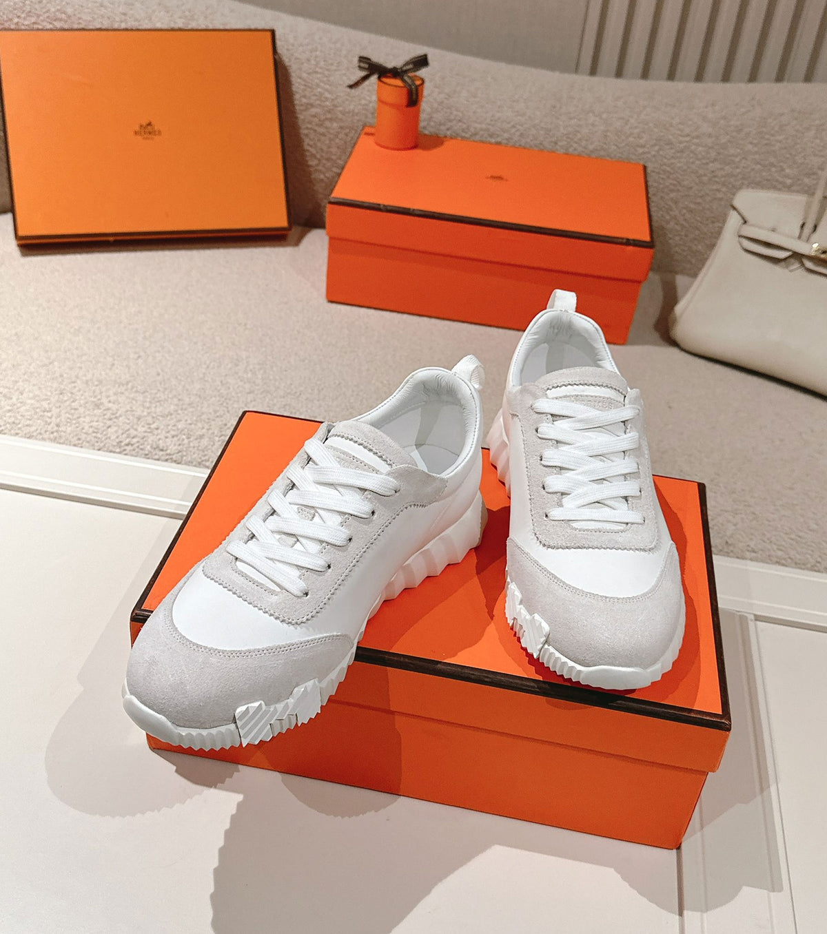 Bouncing sneaker