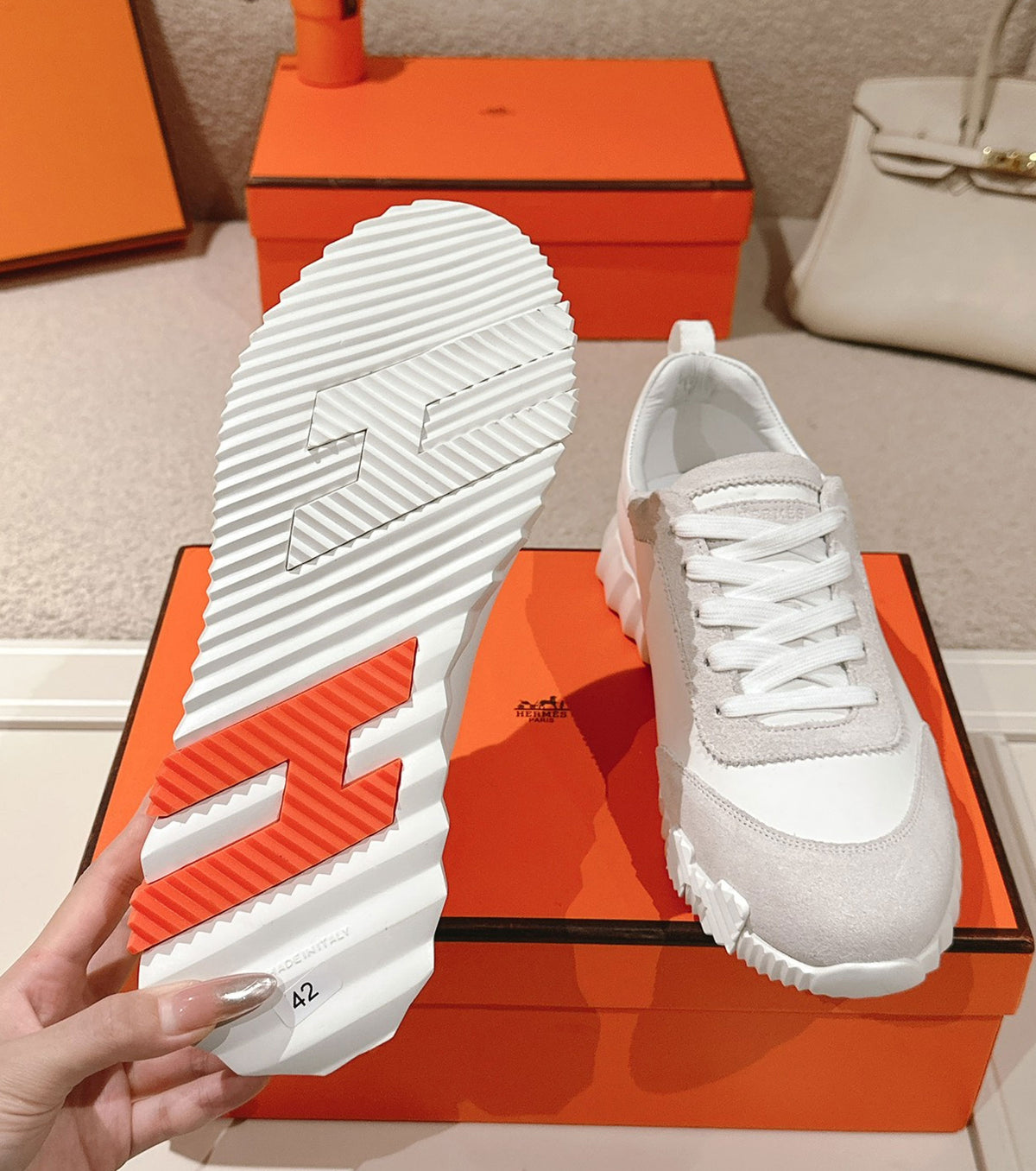 Bouncing sneaker