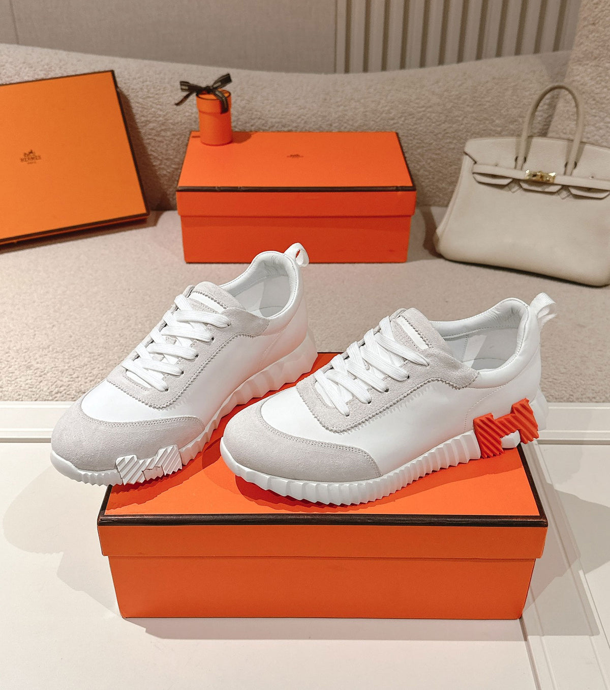 Bouncing sneaker