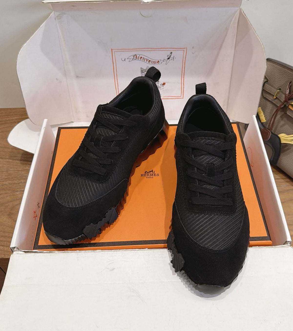 Bouncing sneaker