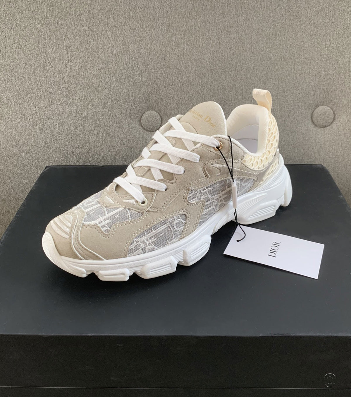 Vibe Sneaker