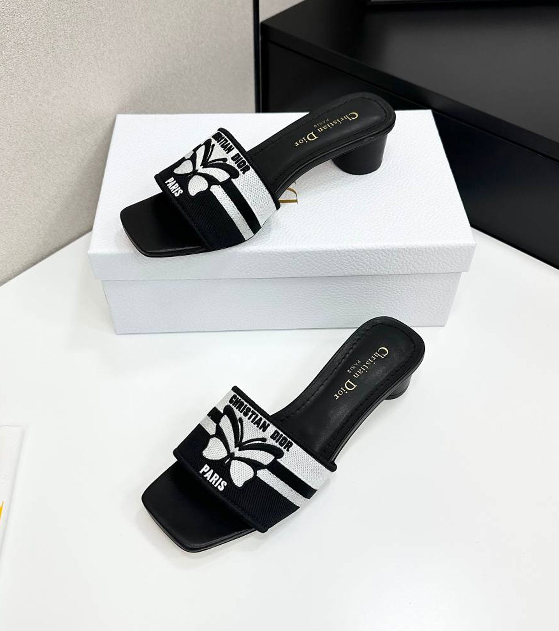 Dway Heeled Slide
