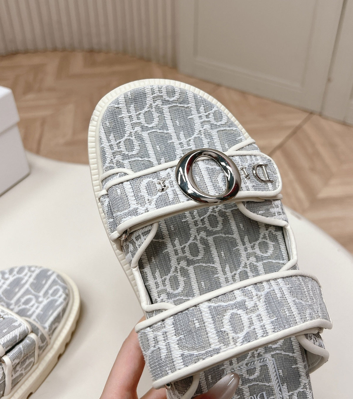 Oblique Jacquard Slide
