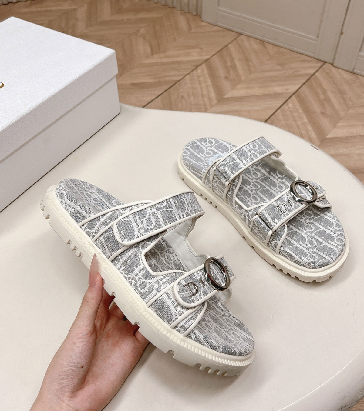 Oblique Jacquard Slide