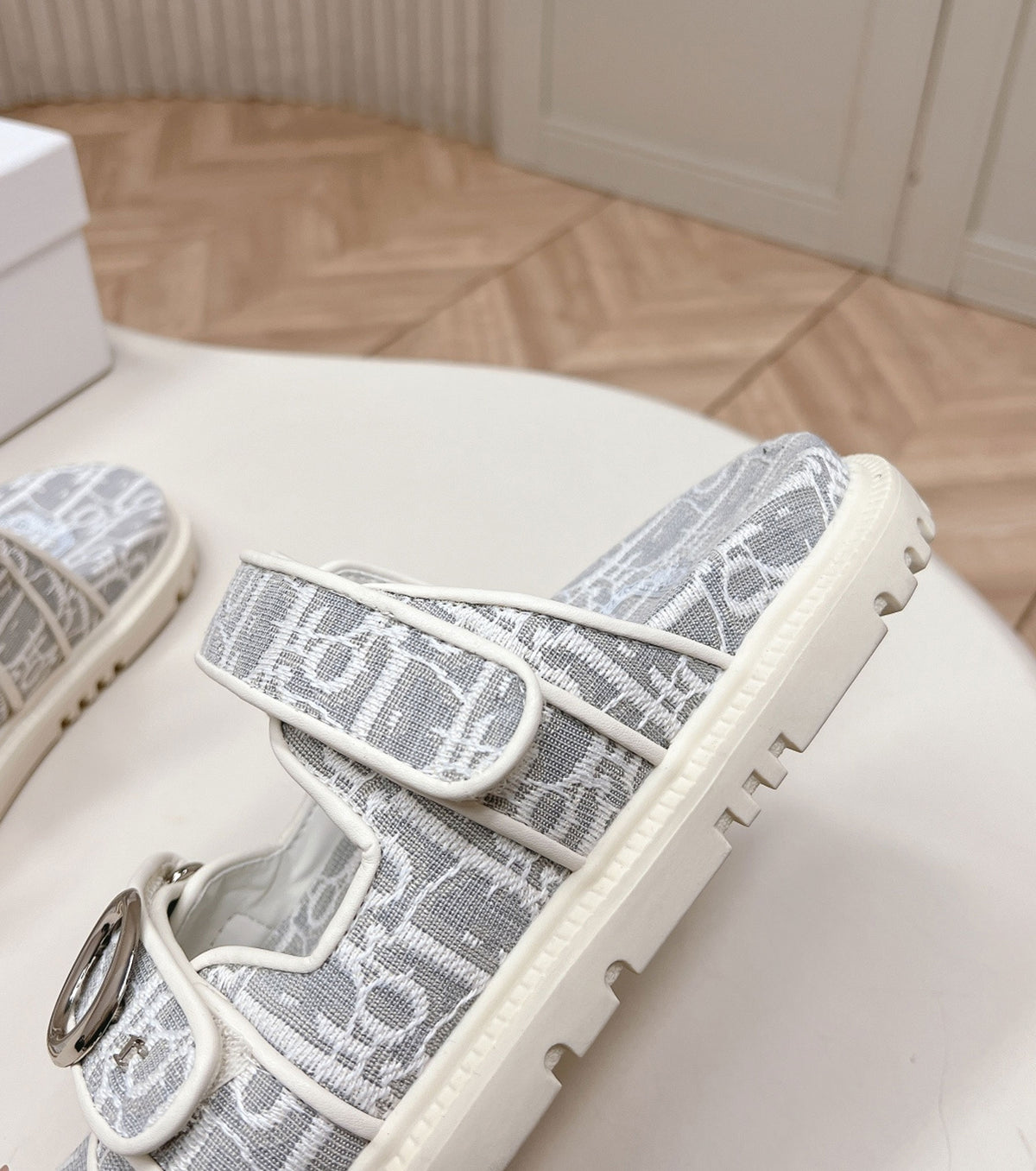 Oblique Jacquard Slide