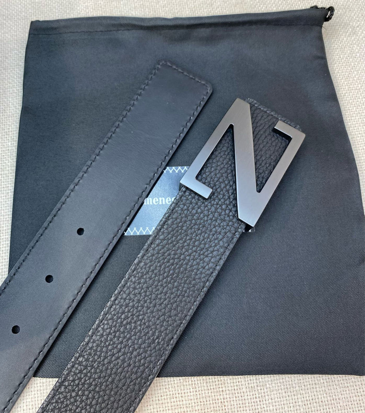 Черен двустранен кожен колан