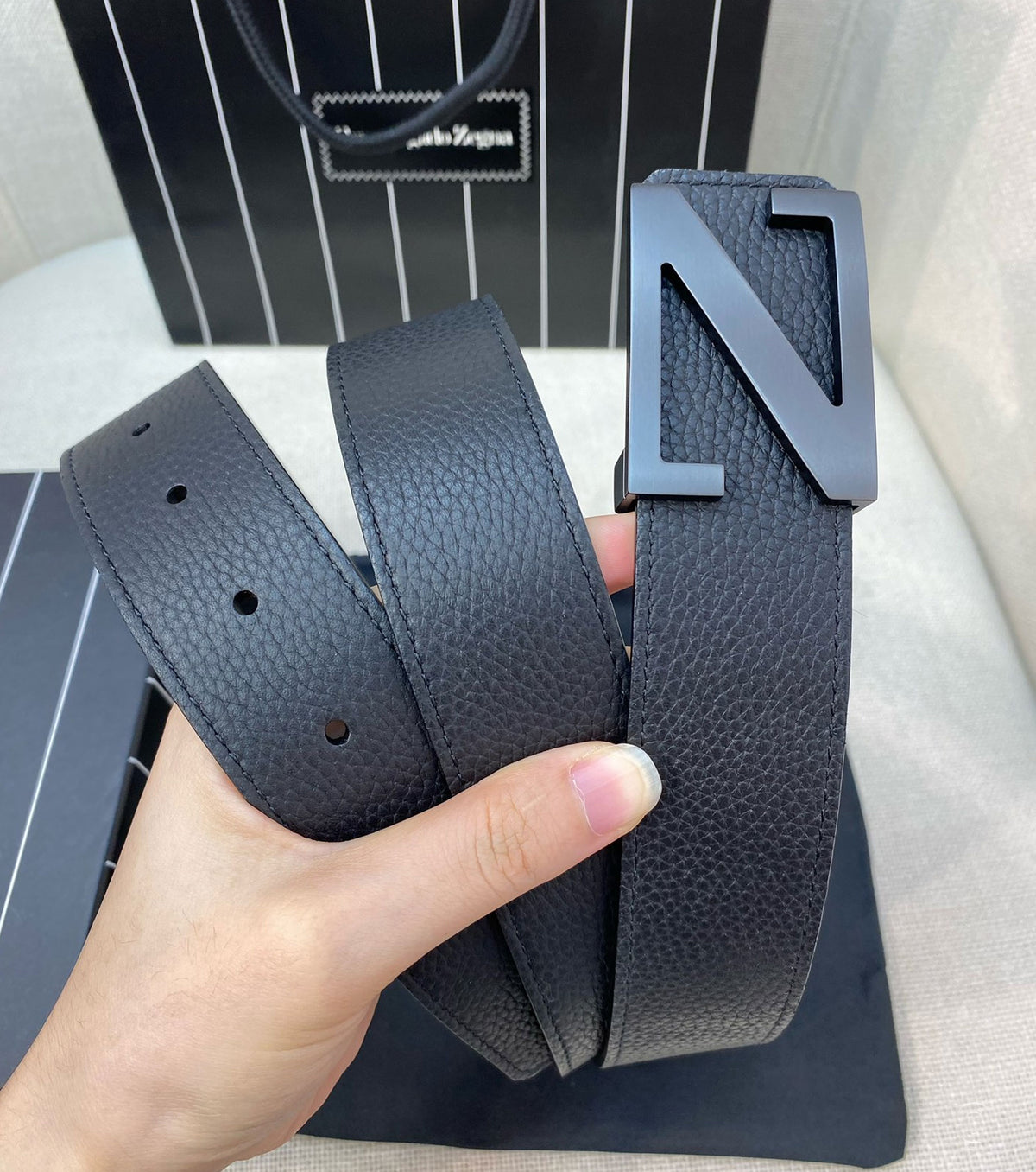 Черен двустранен кожен колан