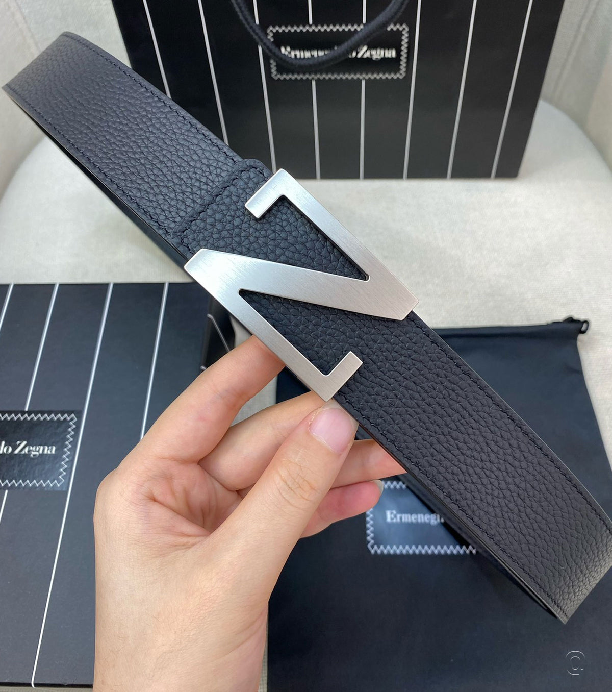 Черен двустранен кожен колан