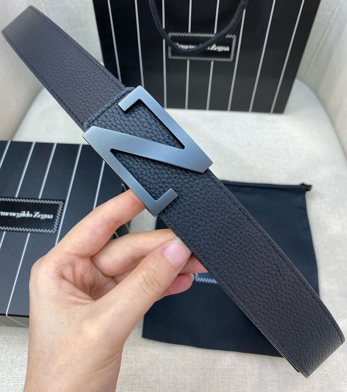 Черен двустранен кожен колан