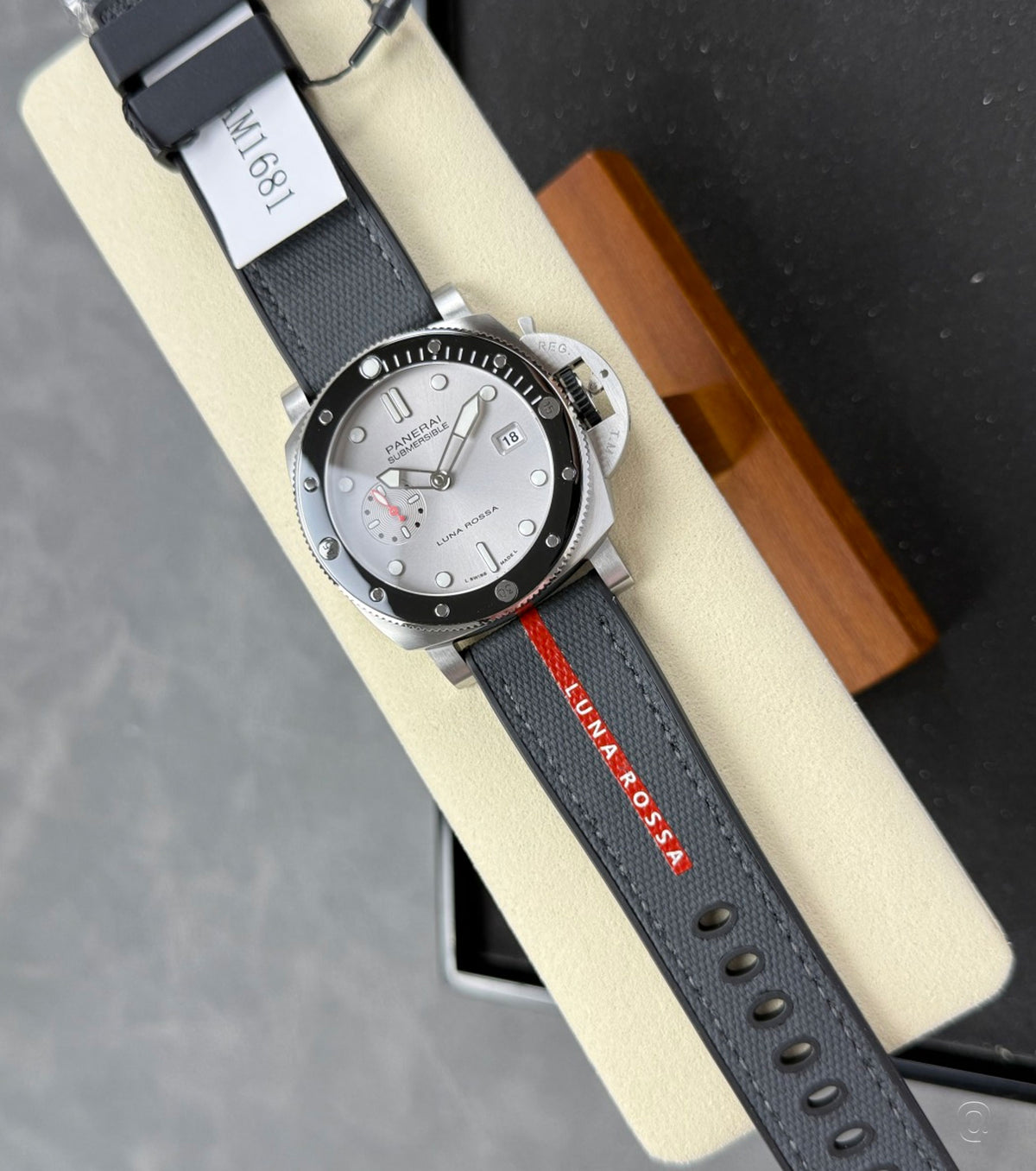 Submersible Luna Rossa