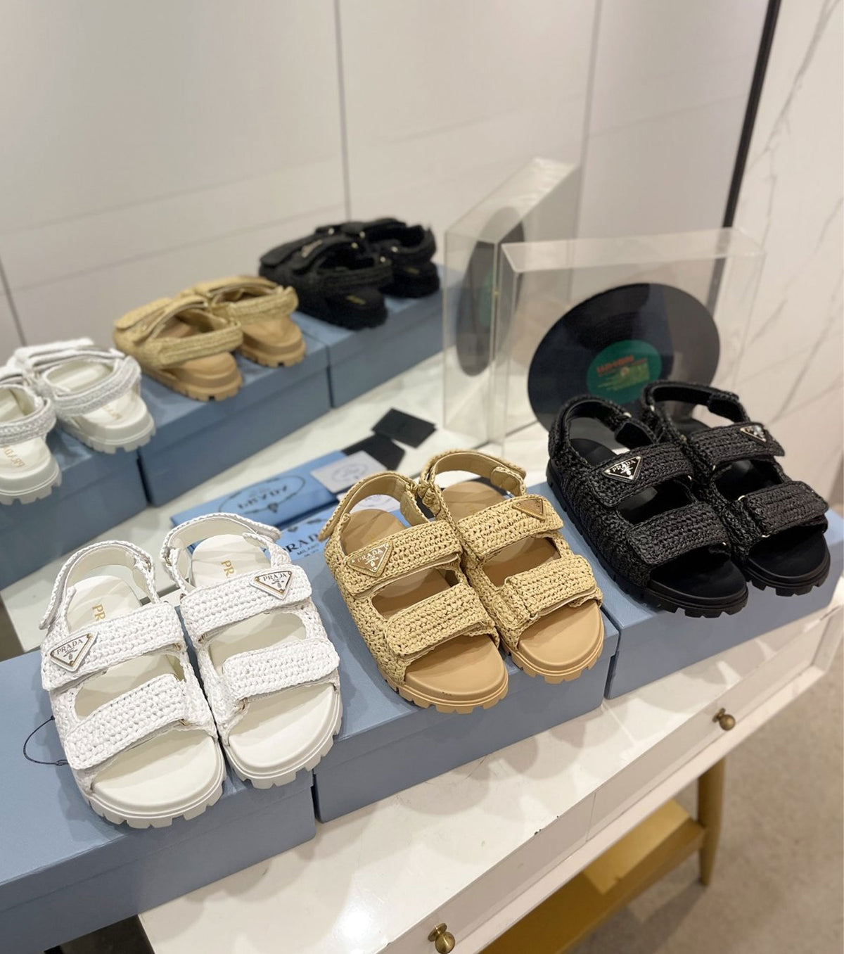 Logo-Plaque sandals